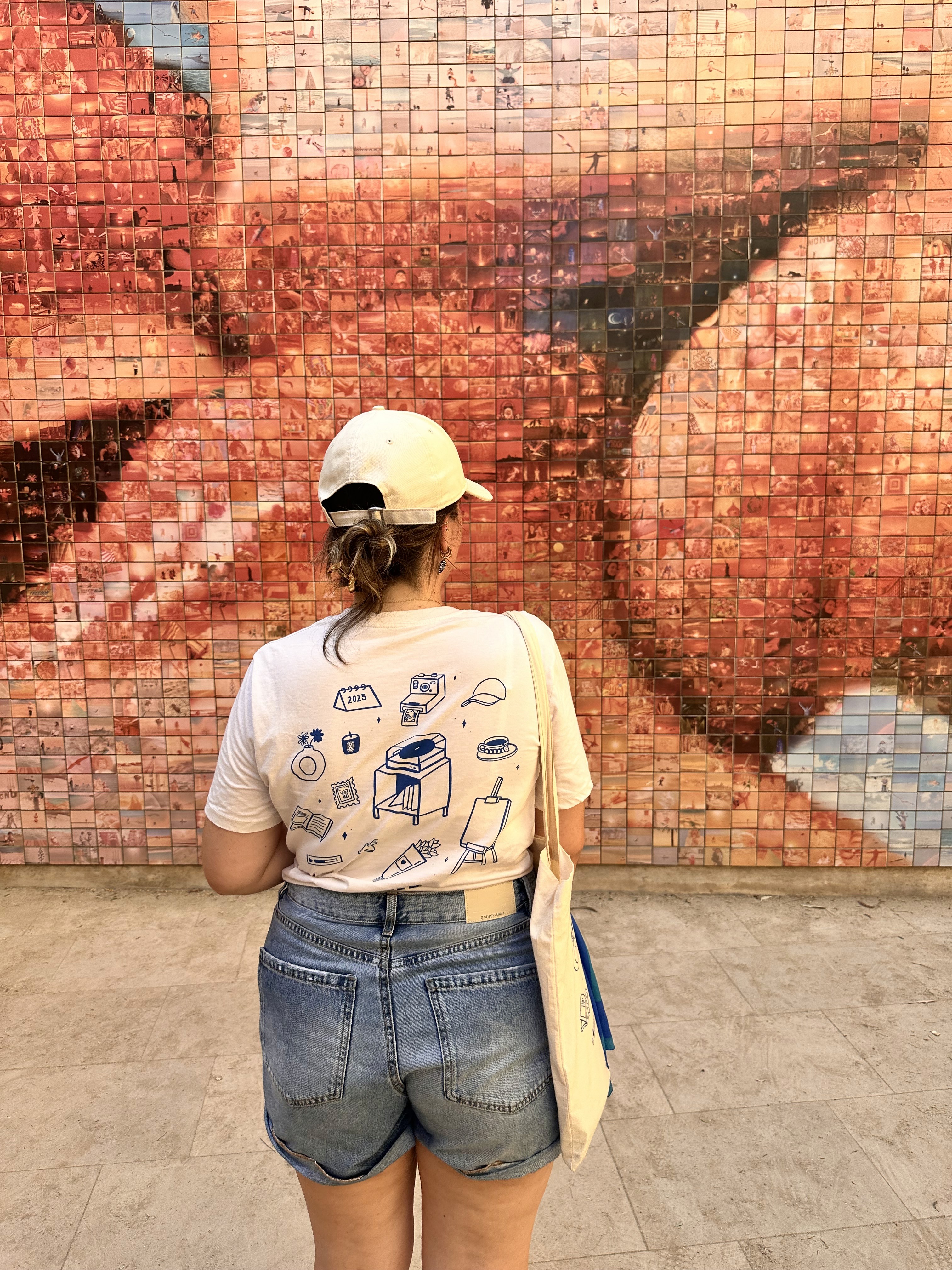 The bottom half of a screen of a mobile device