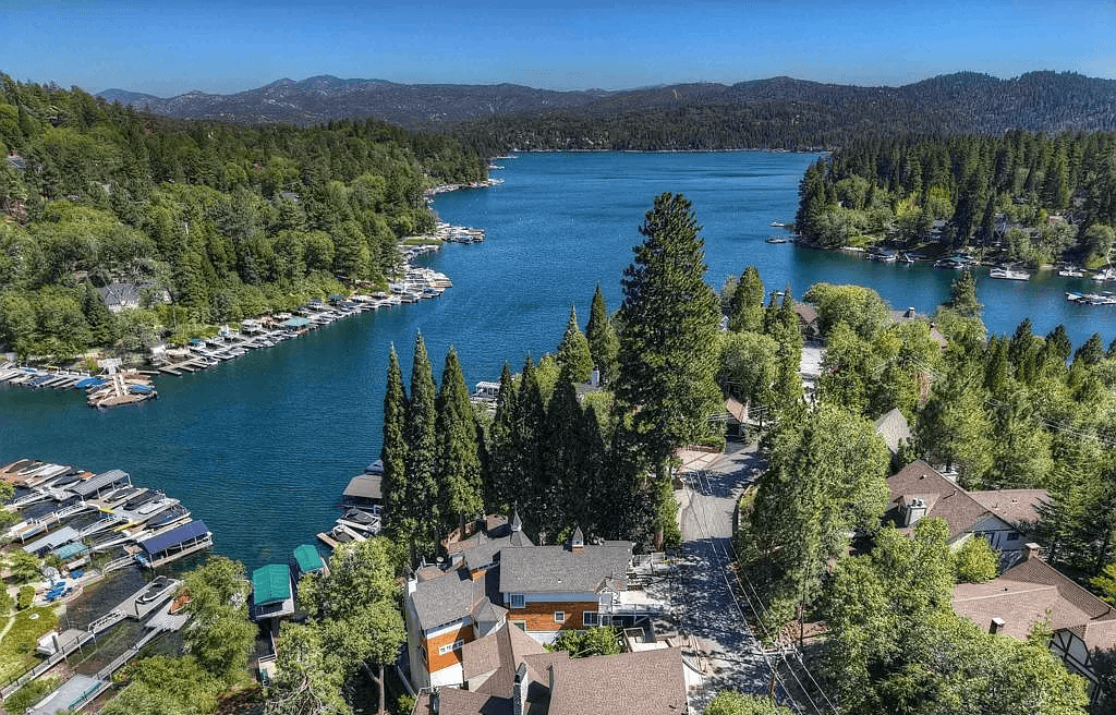 Luxury House with classic stairs on the sides