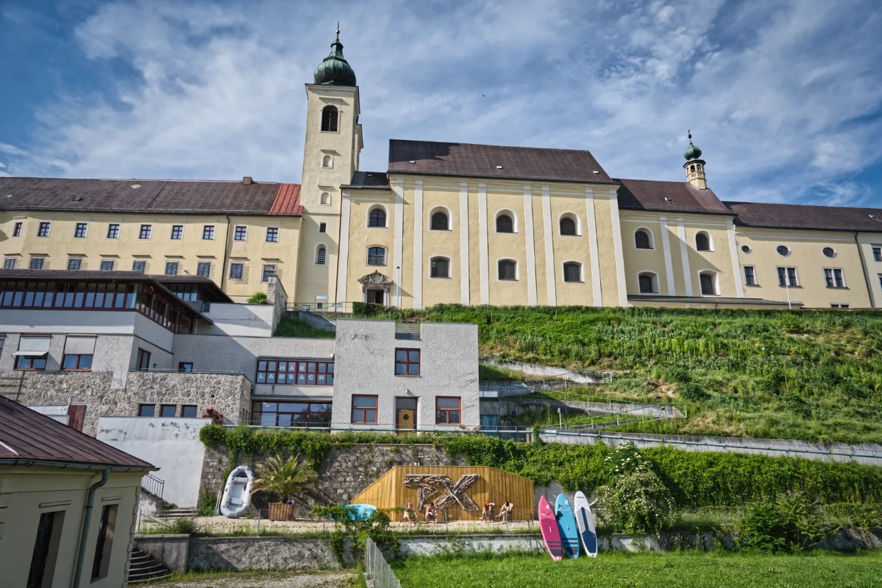 wassersport-naturerlebnis-basecamp-traunxperience-benediktinerstift-lambach-oberösterreich