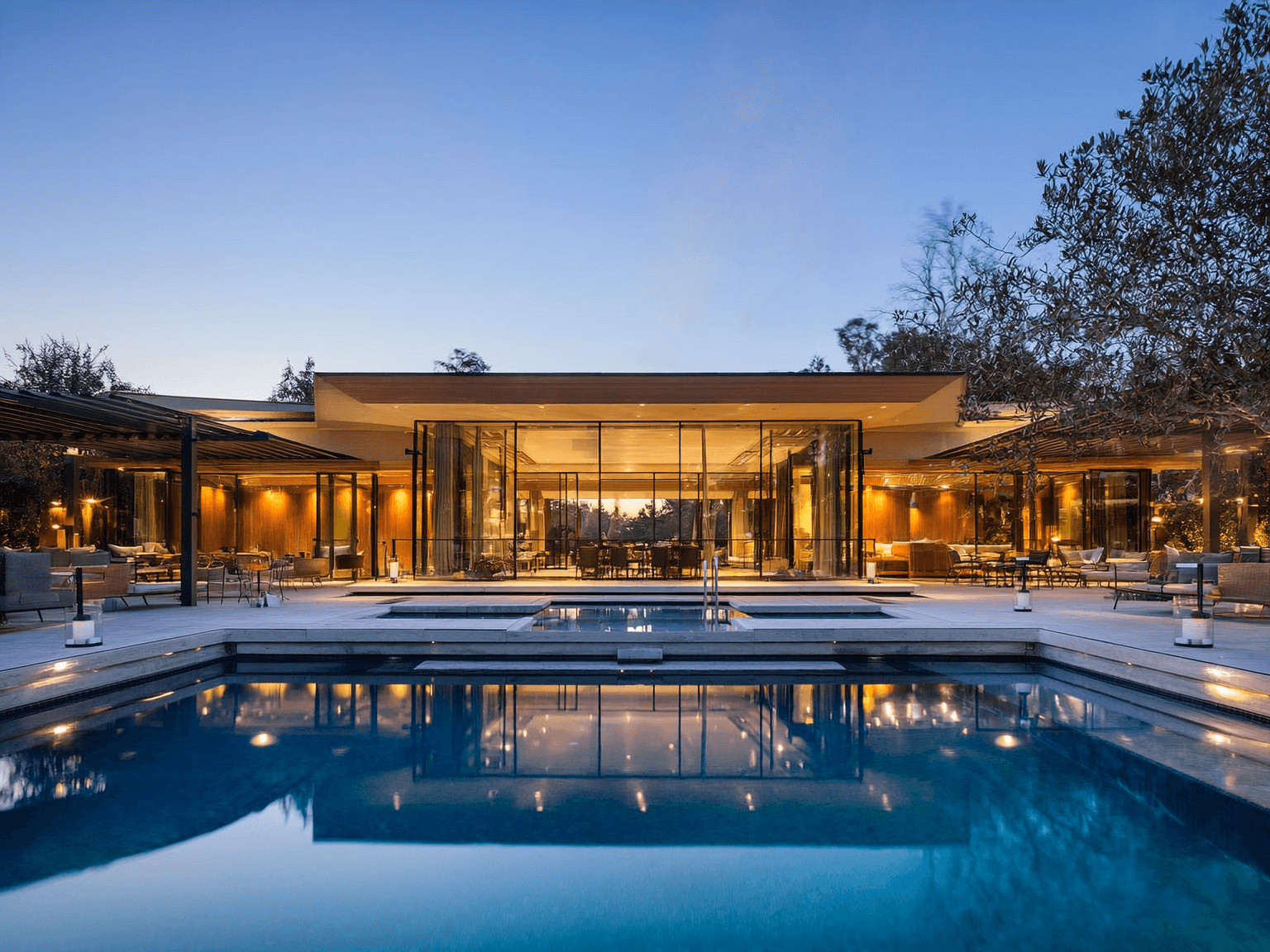Clean, well-maintained Florida property.