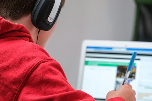 Custom eLearning solutions involve creating personalised digital courses