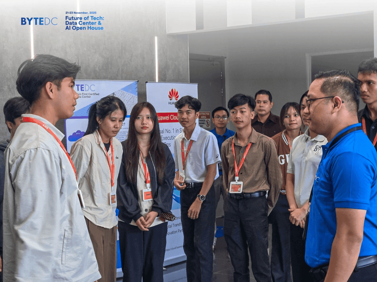 student listeing to internship and career opportunities inside bytedc