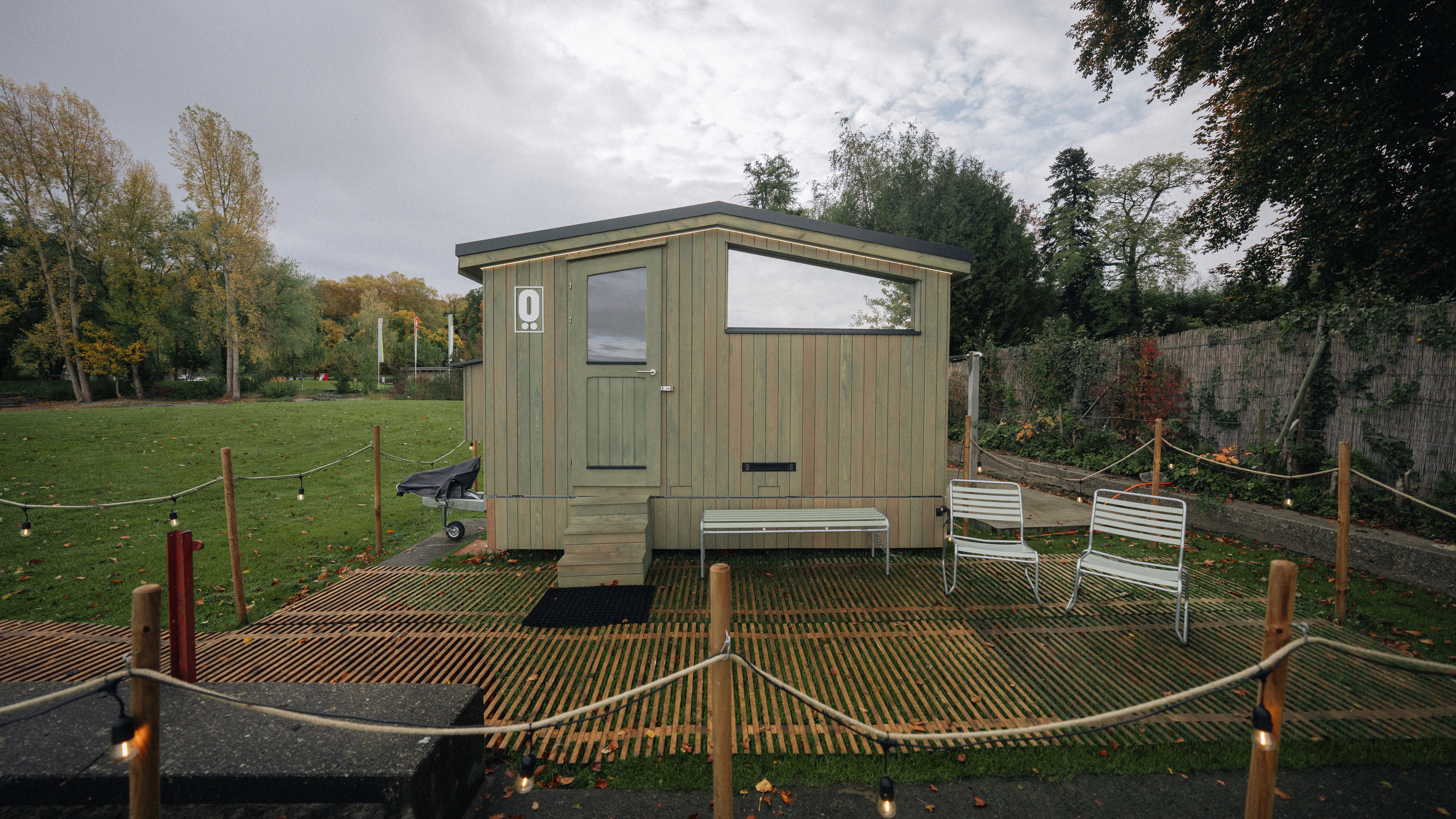 LÖYLY-Sauna beim Hörnlibuck in Rorschacherberg mit großem Panoramafenster und Blick auf den Bodensee.