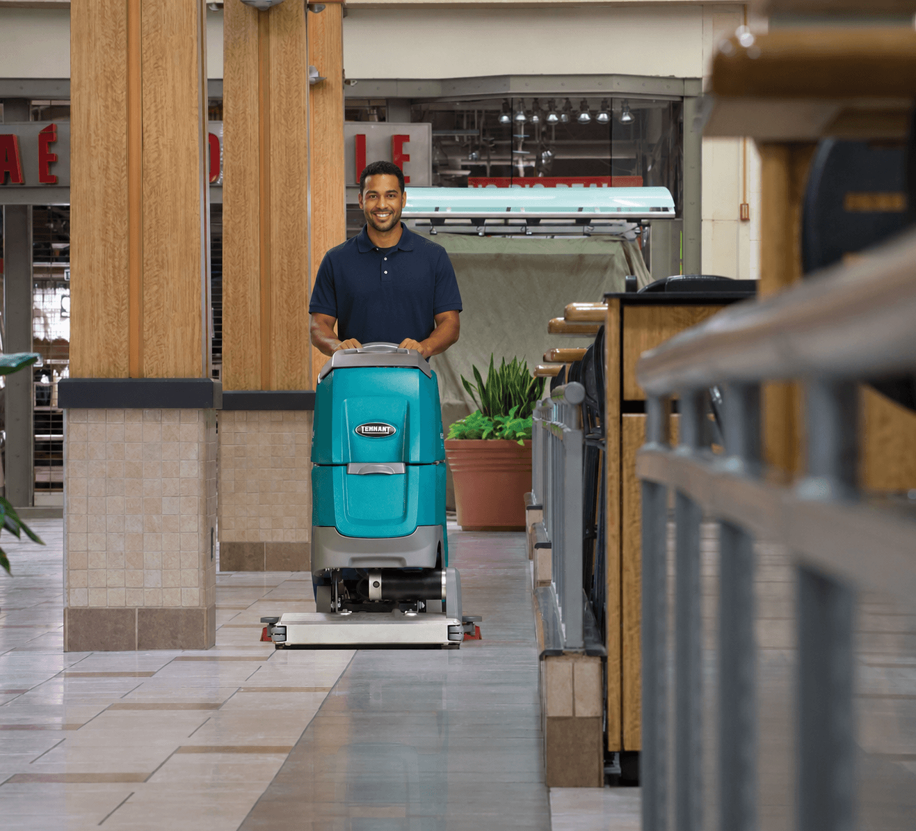 Líderes de mercado confiam na tecnologia Tennant e no suporte MaqFloor