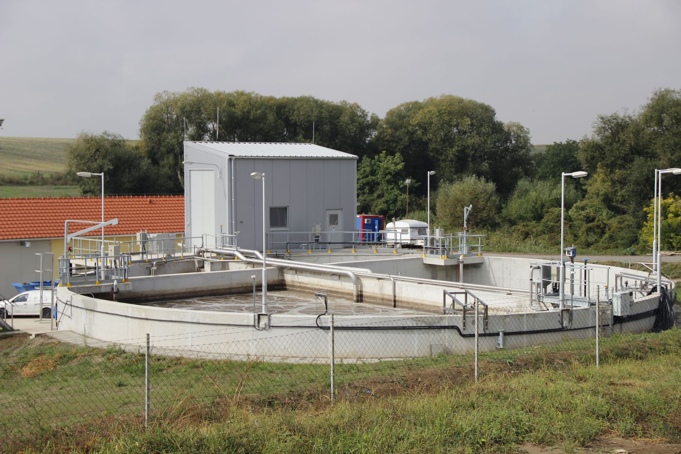 Continuously fed CYCLATOR reactor with its decanter at Vácszentlászló, Hungary