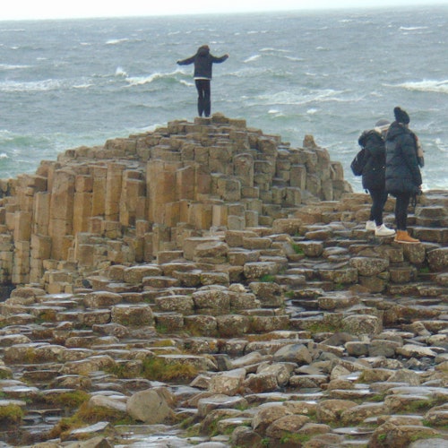 ダブリン発ジャイアンツコーズウェイ＆ベルファスト市内観光：日帰り旅行チケット