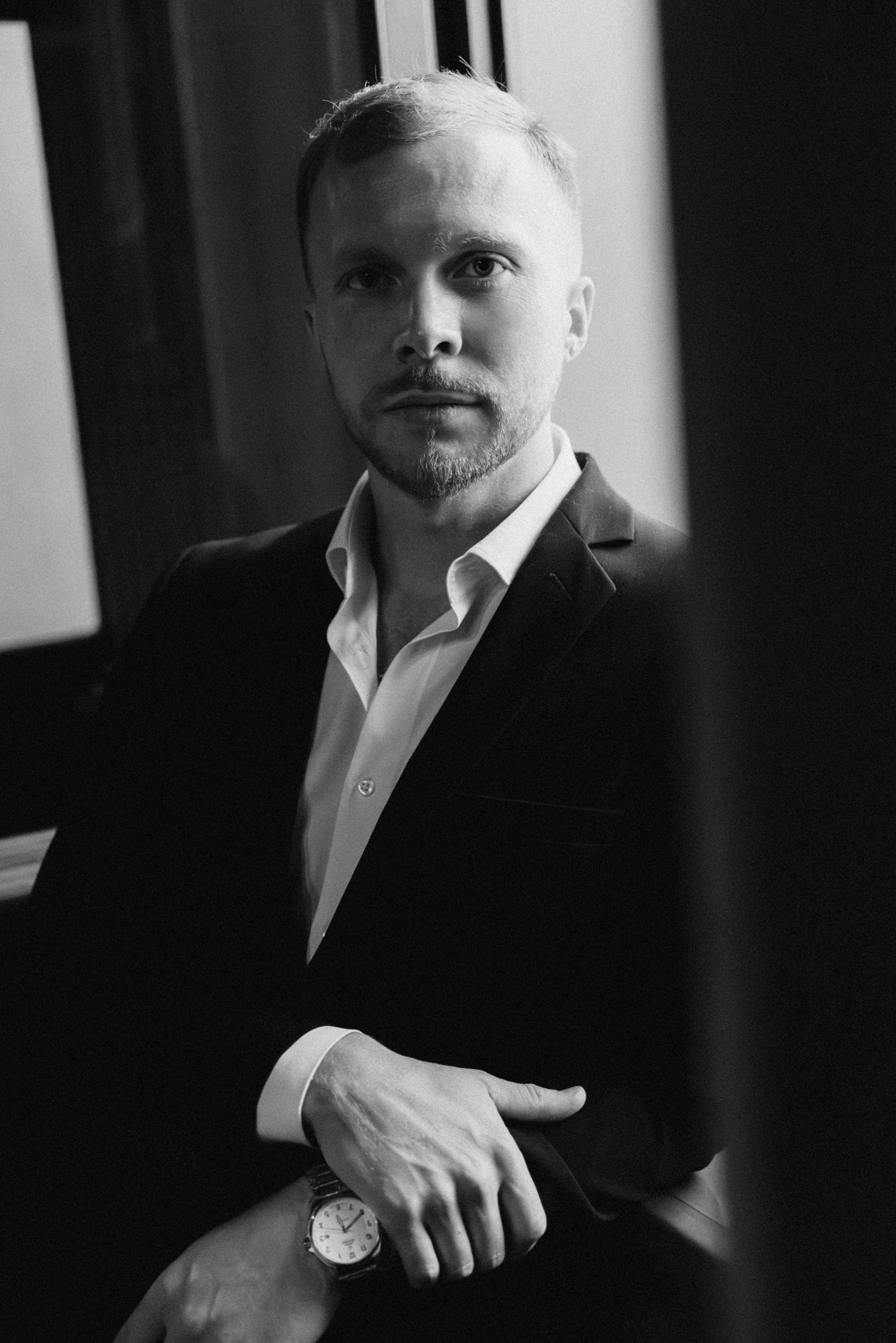 Masterclass, workshop, art retreat by the contemporary fine artist Ivan Loginov