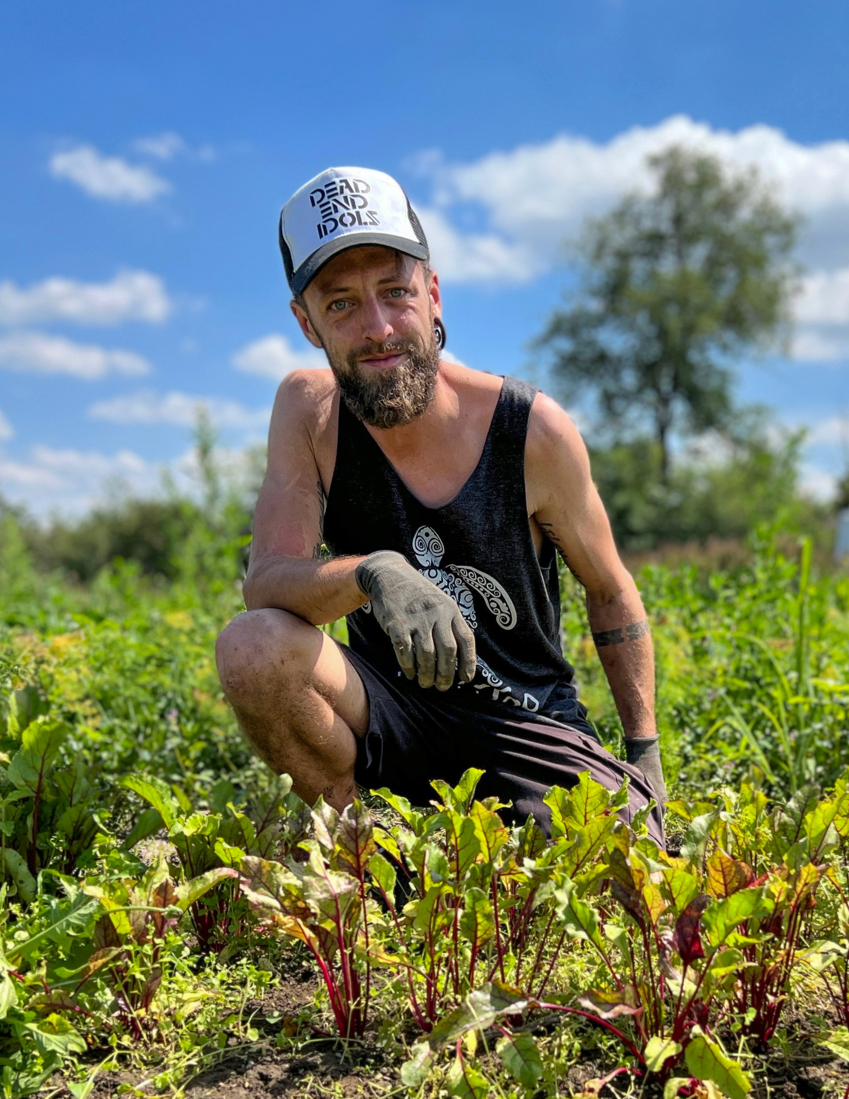 Gregor Ruelens arbeitet auf einem Feld
