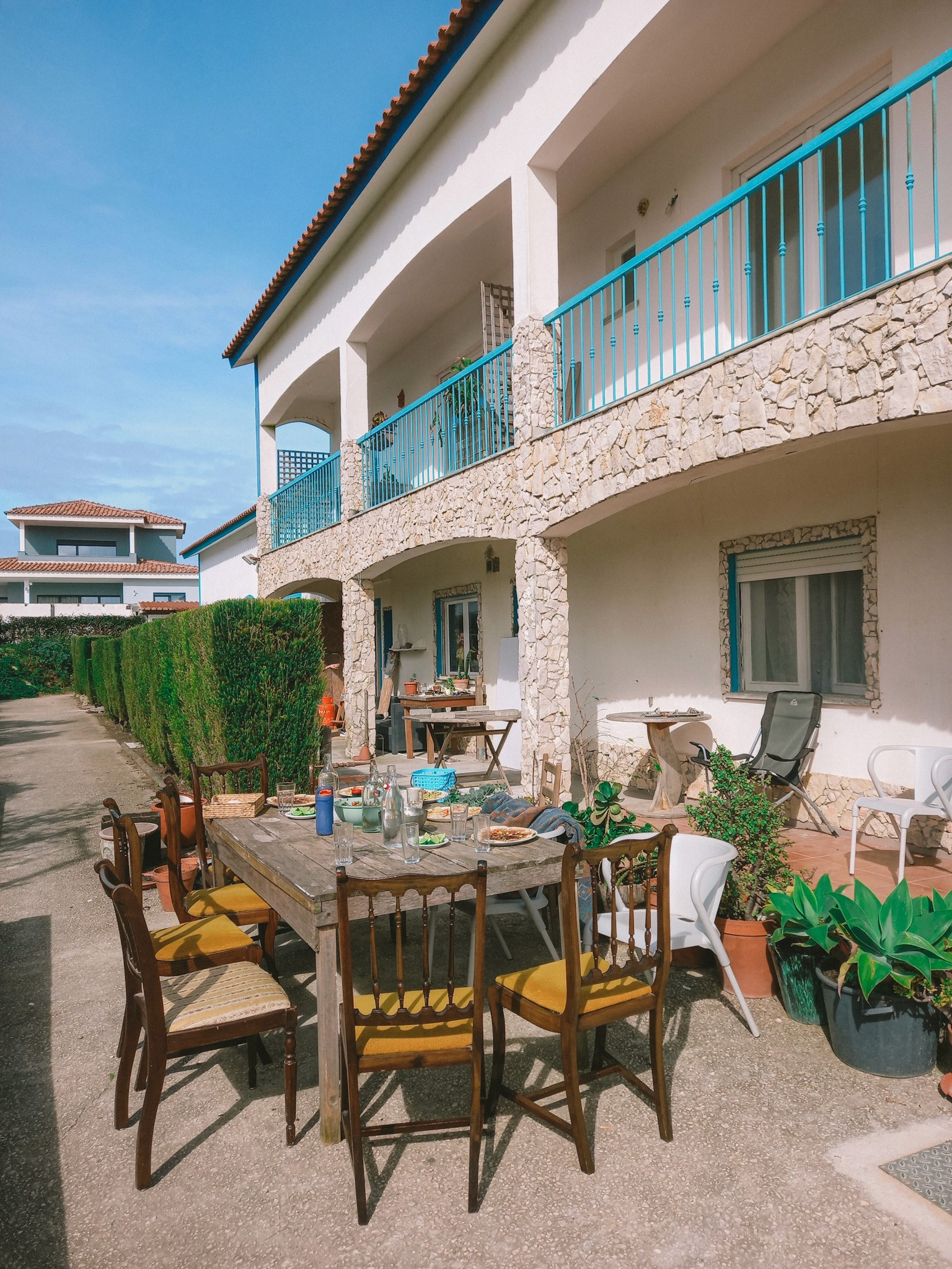 Photo of backyard common area with tables at Wild Souls Coliving Ericeira guesthouse