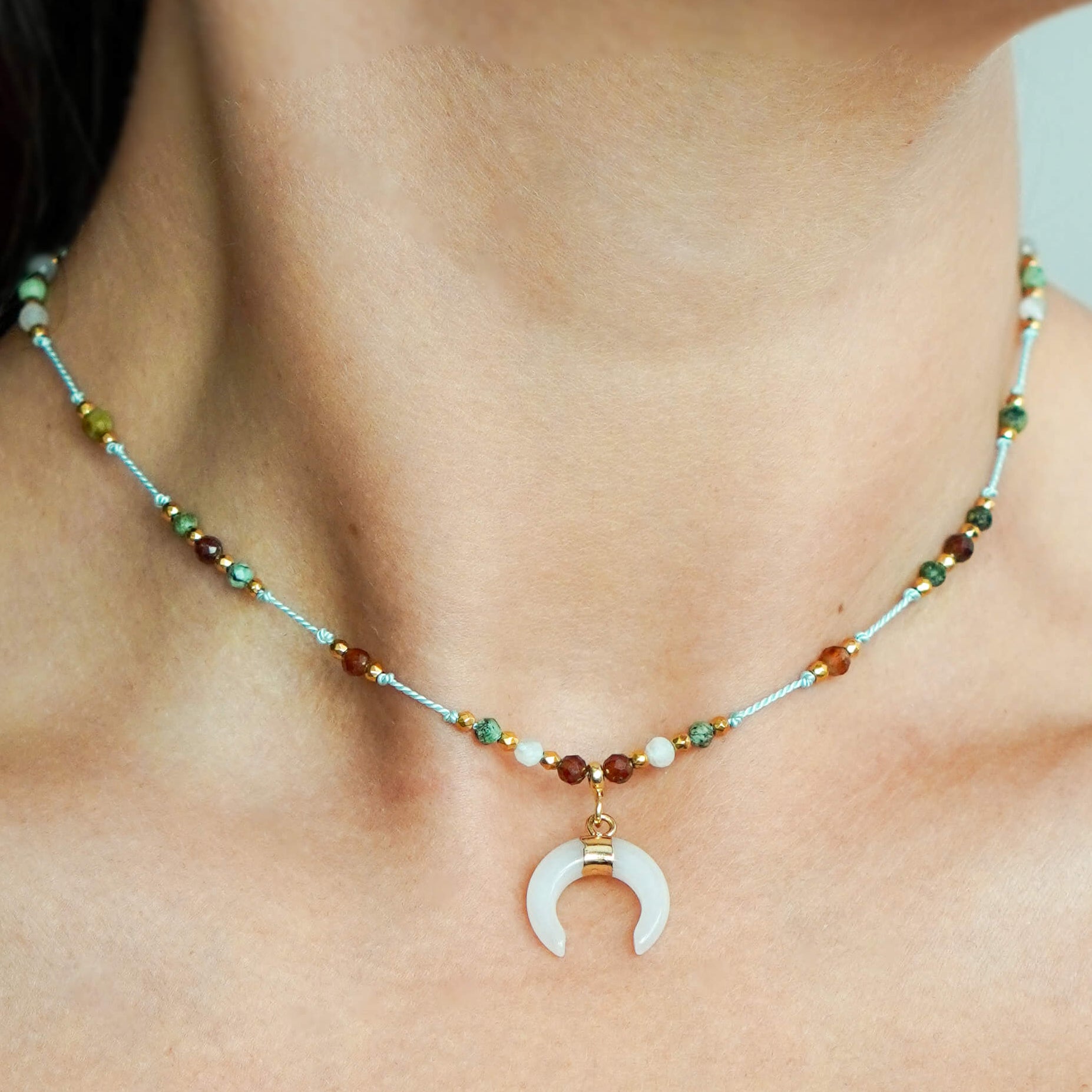 Ręcznie robiony naszyjnik Ścieżka Obfitości z kamieni naturalnych agat turkus granat kamień księżycowy