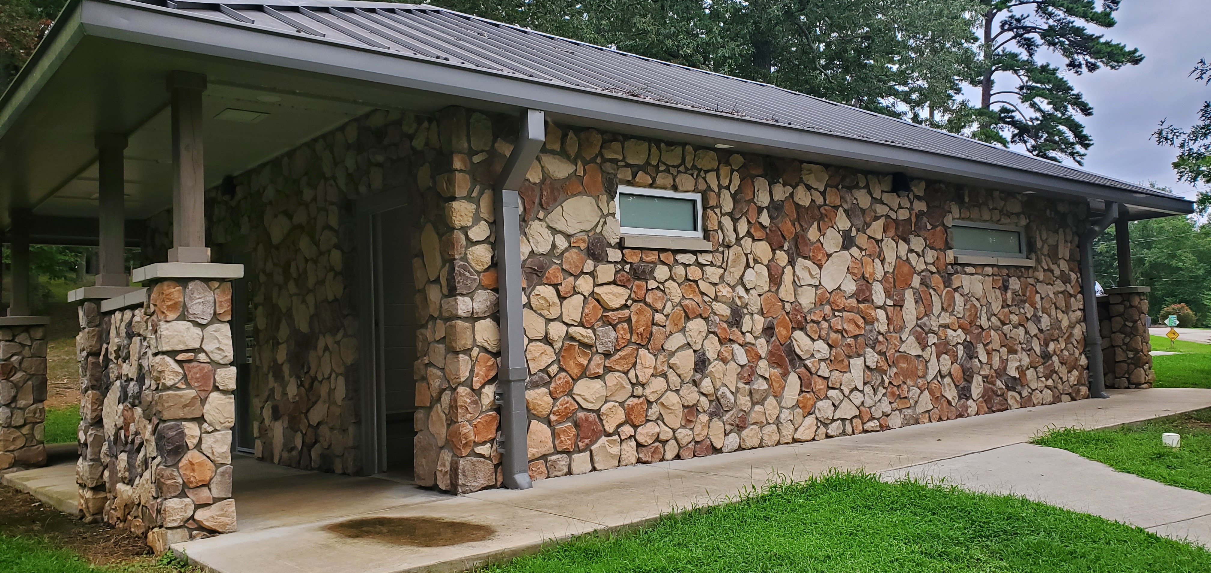 Exterior gable with Odessa Falls Earth Blend Splitface