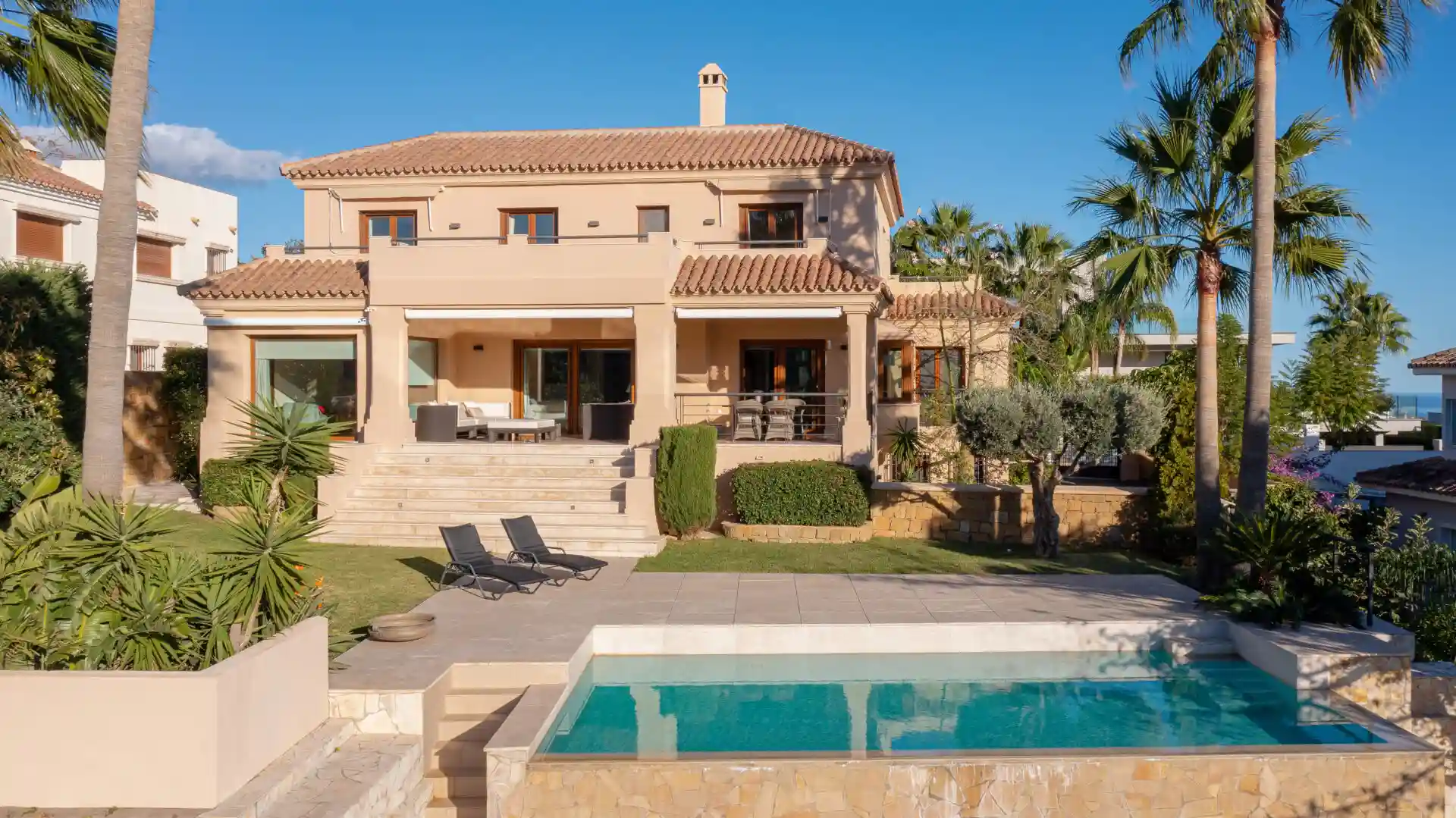 Modern Luxury Villa with Panoramic Views in La Alquería, Benahavís