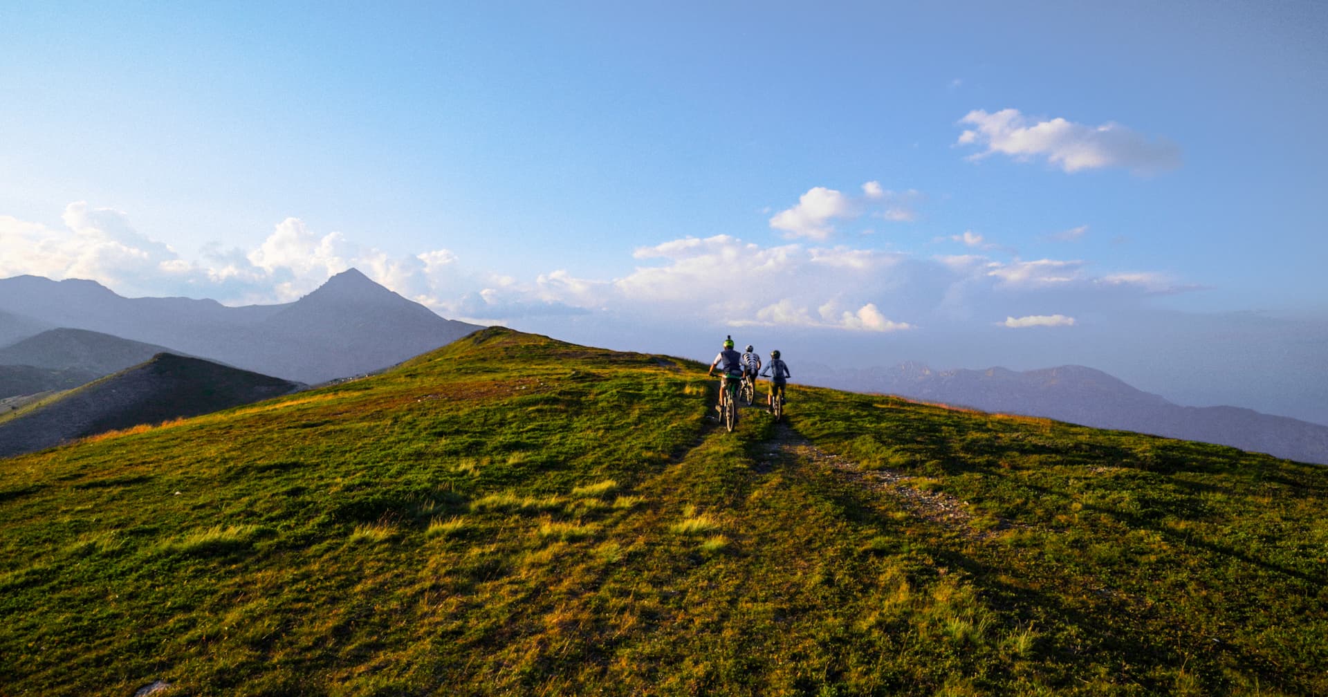 Bikers towards the highest peaks in the balkans with e-mountain bikes