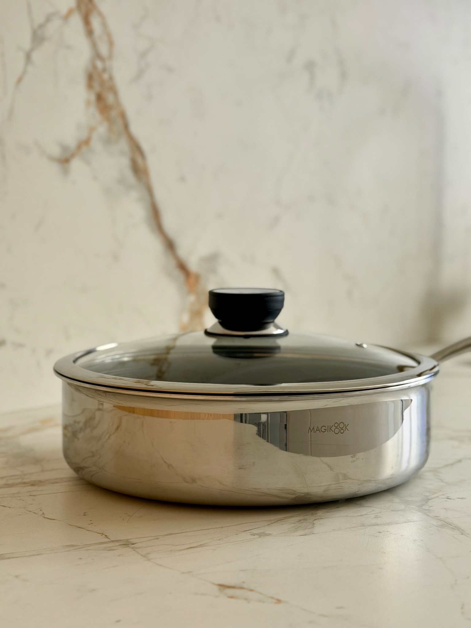 Poêle compatible induction MagicKook - plaque invisible