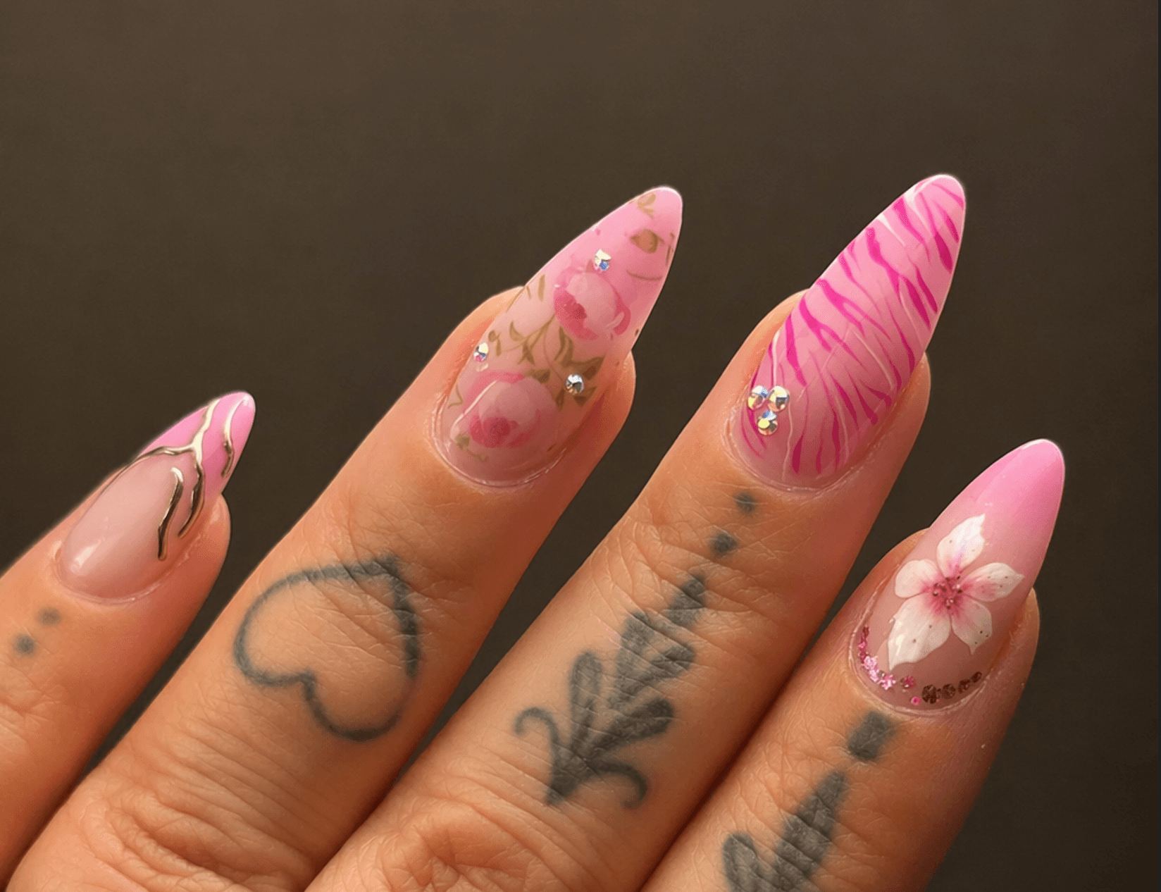 Pose rose plus créative réalisée chez Bel’unghia