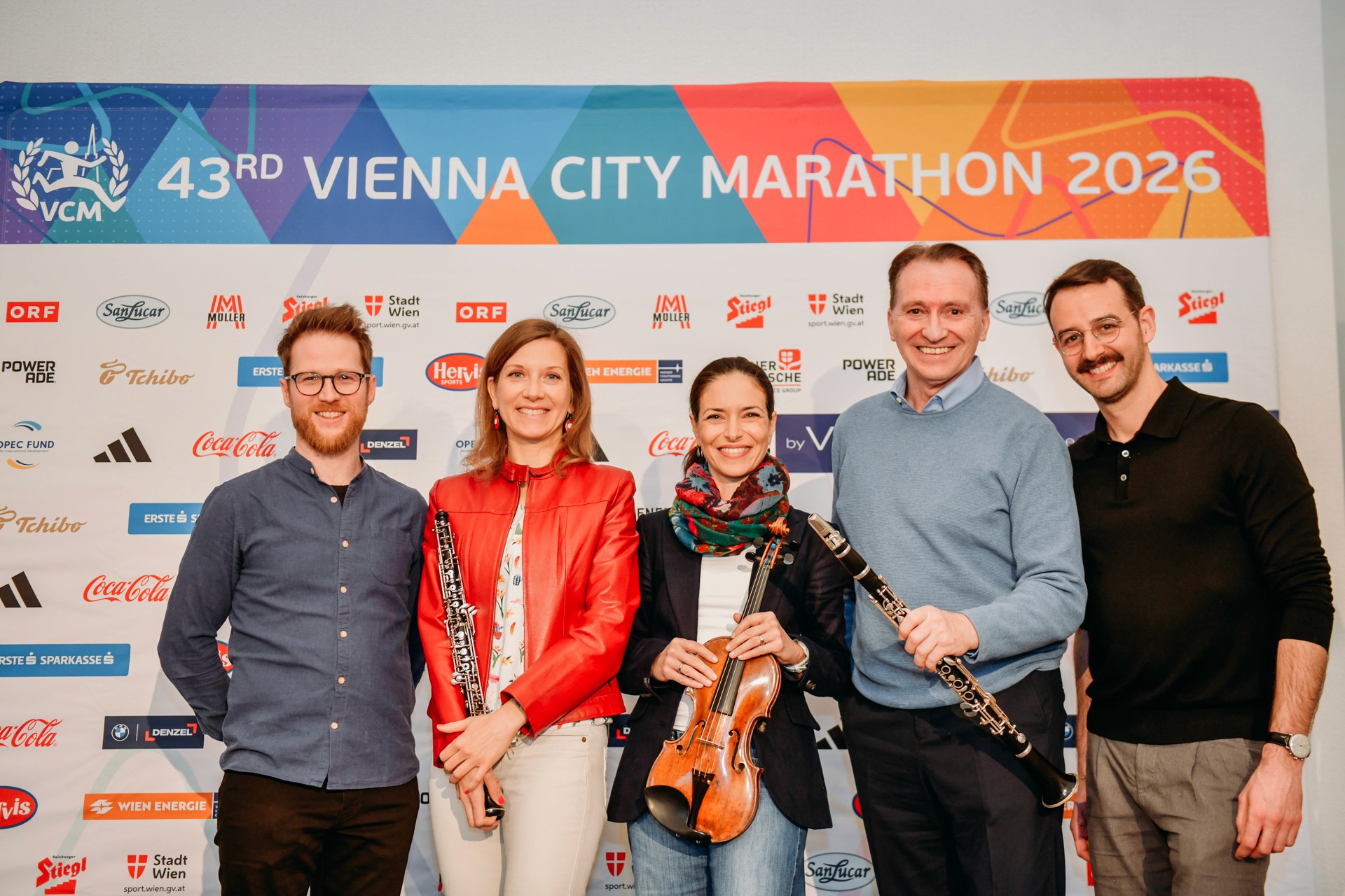 v.l.n.r. Martin Rainer (Wiener Symphoniker), Anna Holzmann (Oboe), Iva Steirer (Violine), Alexander Vojta (Klarinette), Tobias Wögerer (Dirigent) © VCM / Jenia Symonds