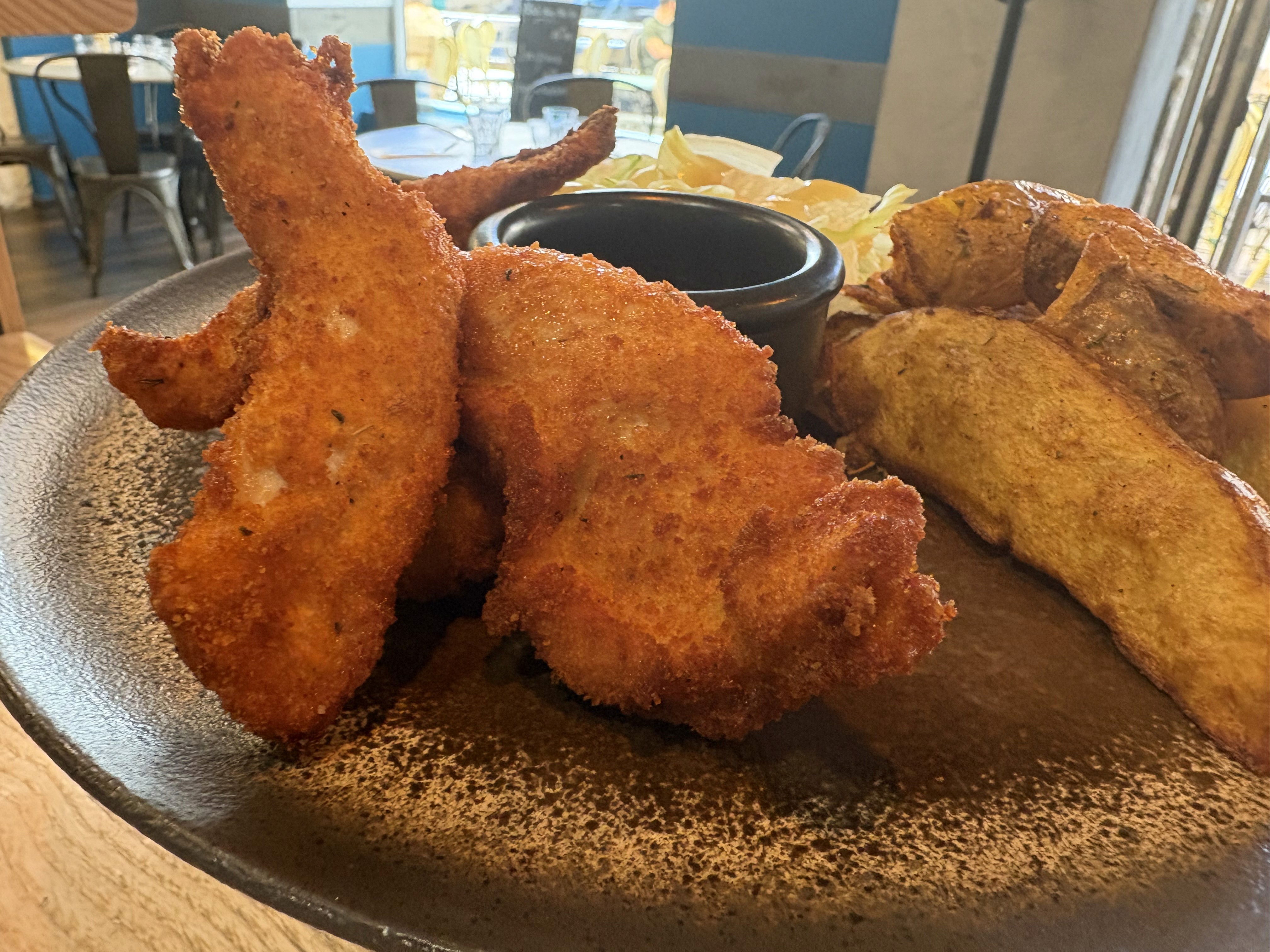 Tenders de poulet croustillants avec salade César