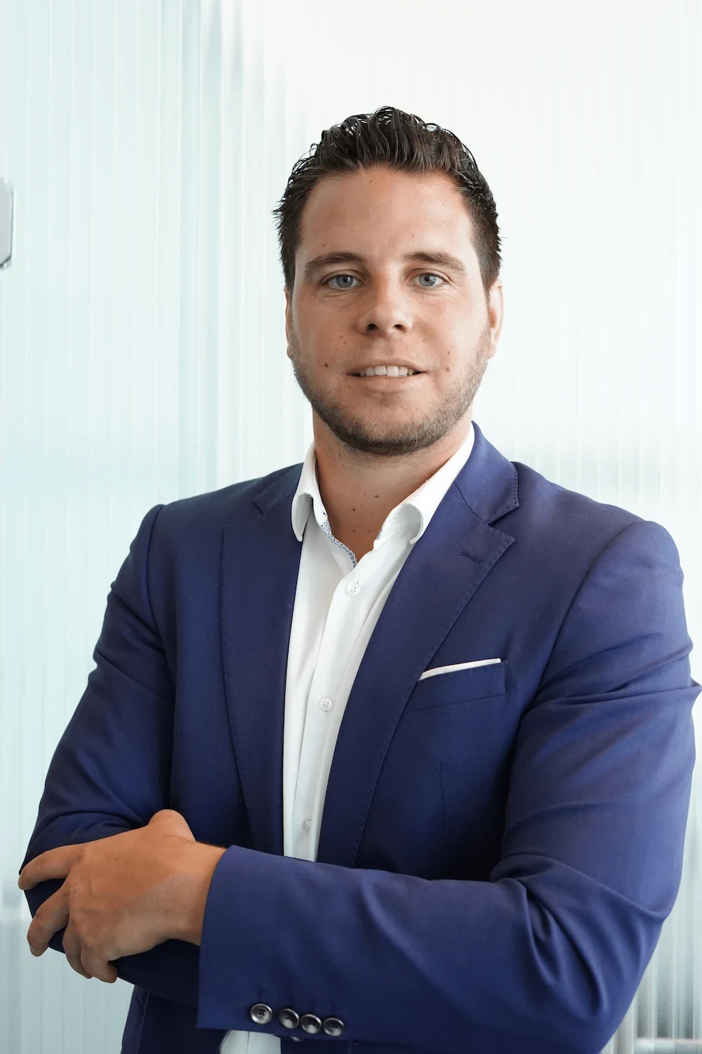 Yannick Sehrer im Anzug