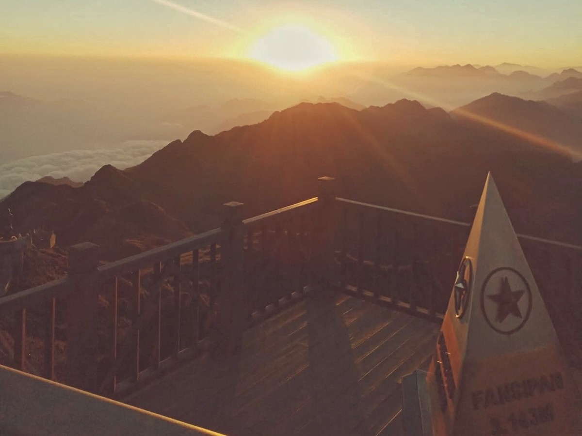 Sunrise from the summit of Fansipan, the highest mountain in Vietnam