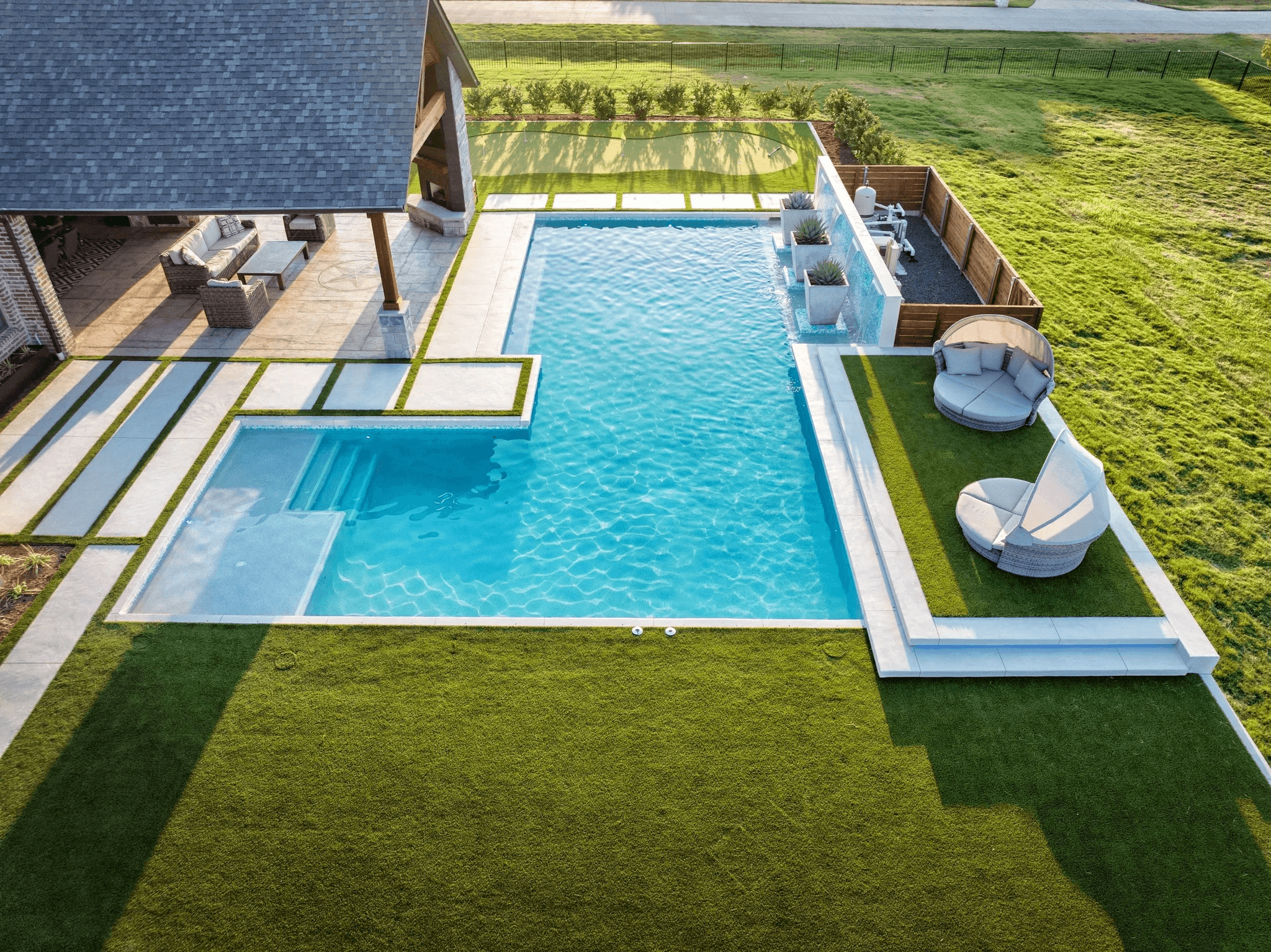 Pool / Water Features