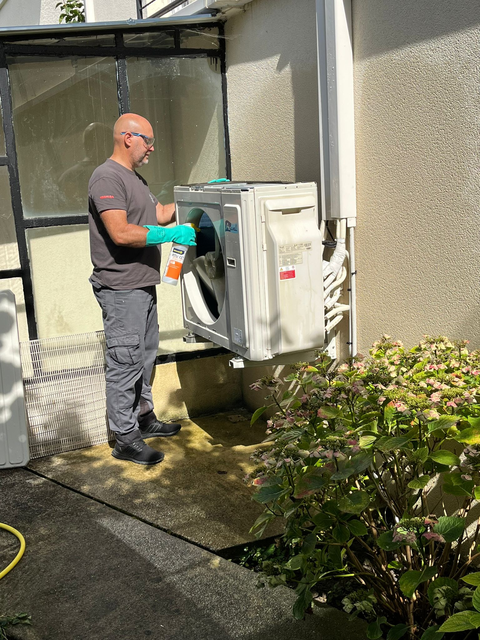 Clim Alain - Expert en installation de climatisation et pompe à chaleur à Argenteuil. Devis gratuit pour l'installation et l'entretien de votre système de climatisation. Service rapide et efficace !