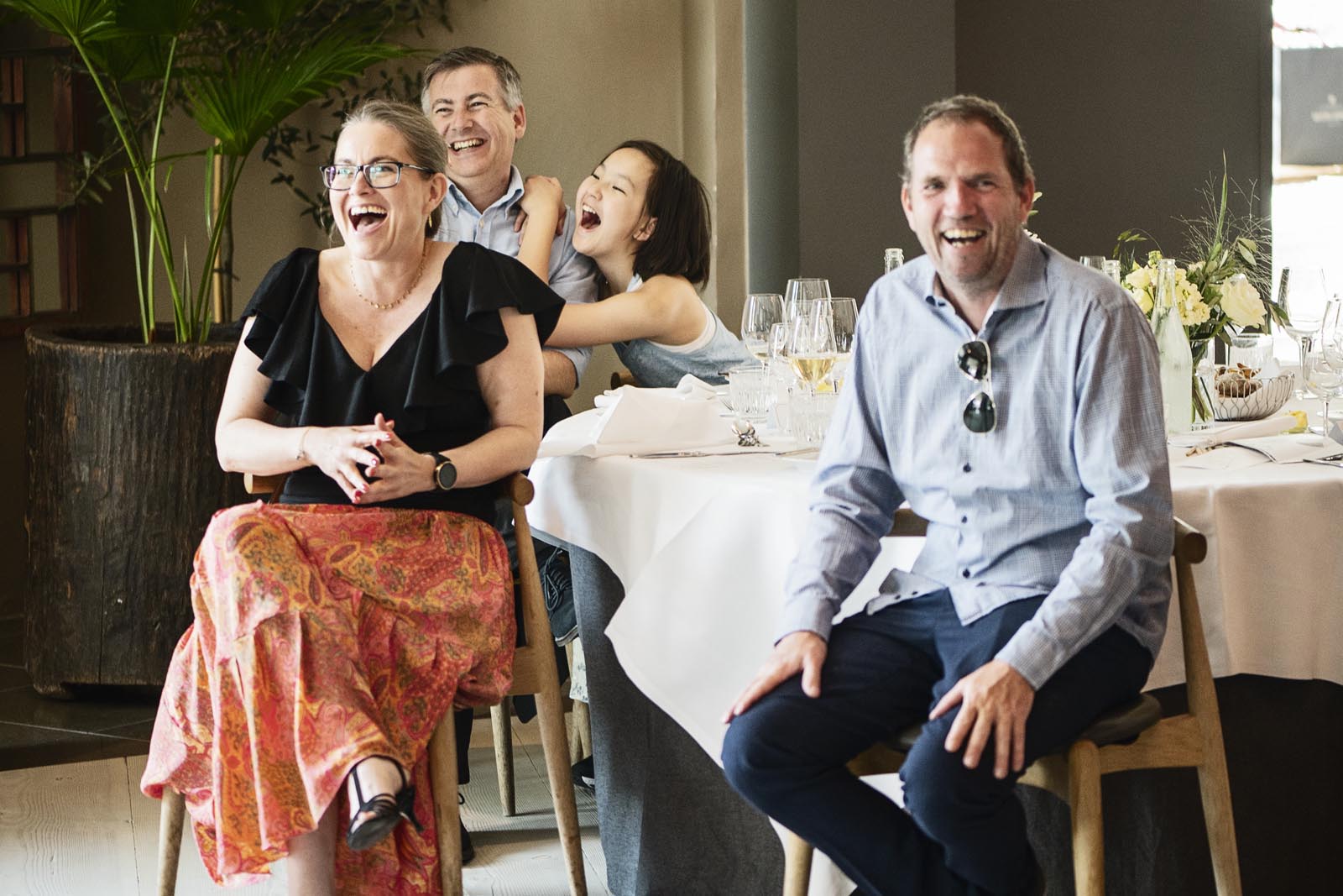 Fødselsdagsgæster oplever manipulationsshow på tæt hold