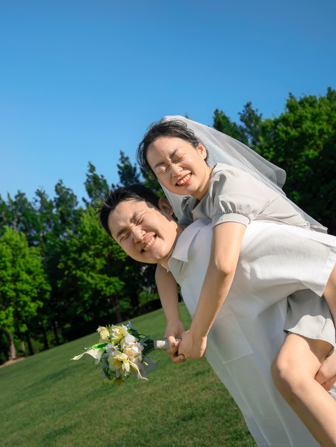 수원 웨딩스냅 촬영 후기 | 아워컬러스냅이 담아낸 푸른 자연 속 감성 세미웨딩