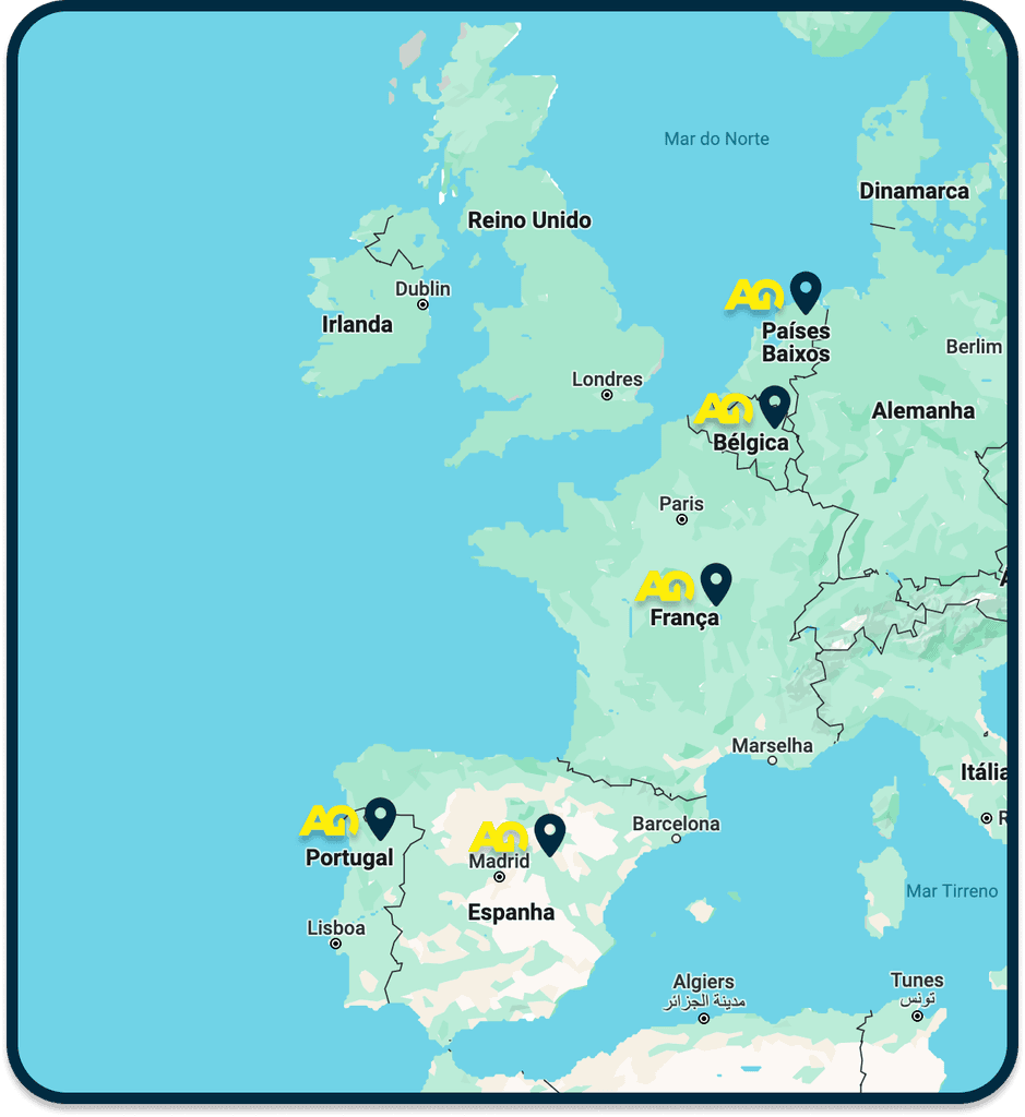 Mapa detalhado da Europa destacando os locais de operação da Agmol em países como França, Espanha, Portugal, Reino Unido, Países Baixos e Bélgica, ilustrando a presença significativa da empresa em projetos de construção civil e metalomecânica em toda a região.