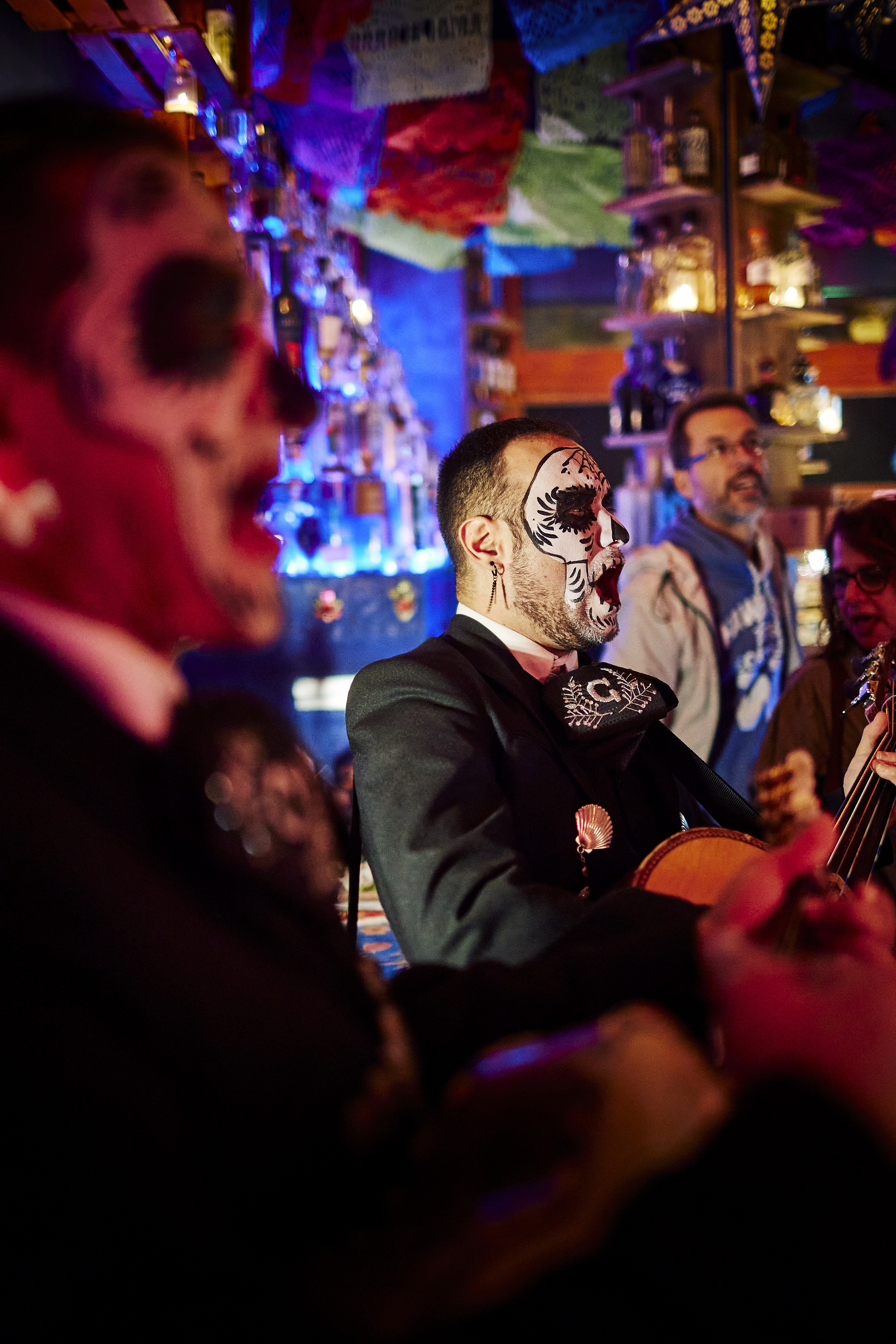 Mariachis cantando felicen en Piñata cantina cocteleria barcelona.