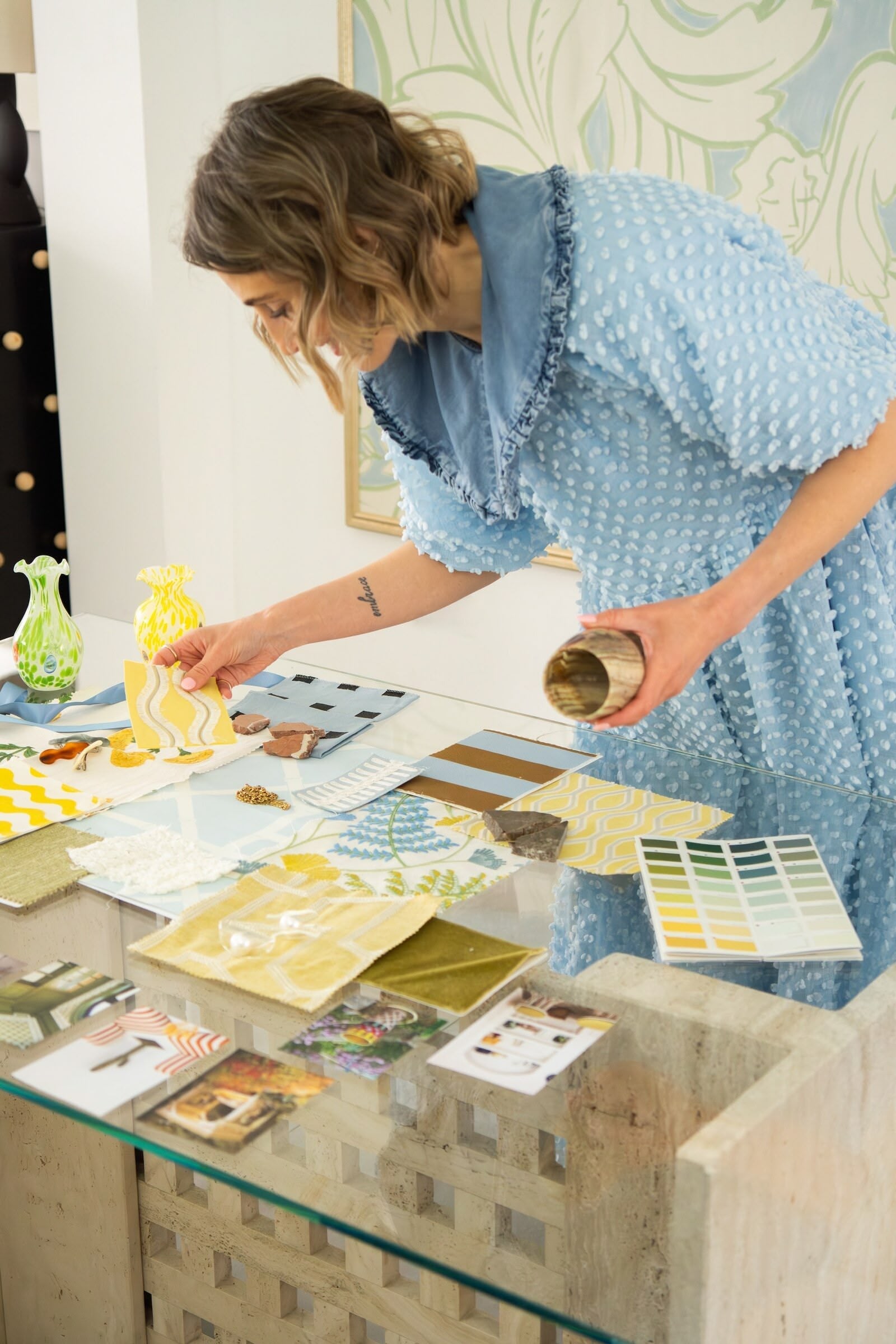 Judith Achumba-Wöllenstein selecting colours and materials during the interior design process at Atelier Akuko