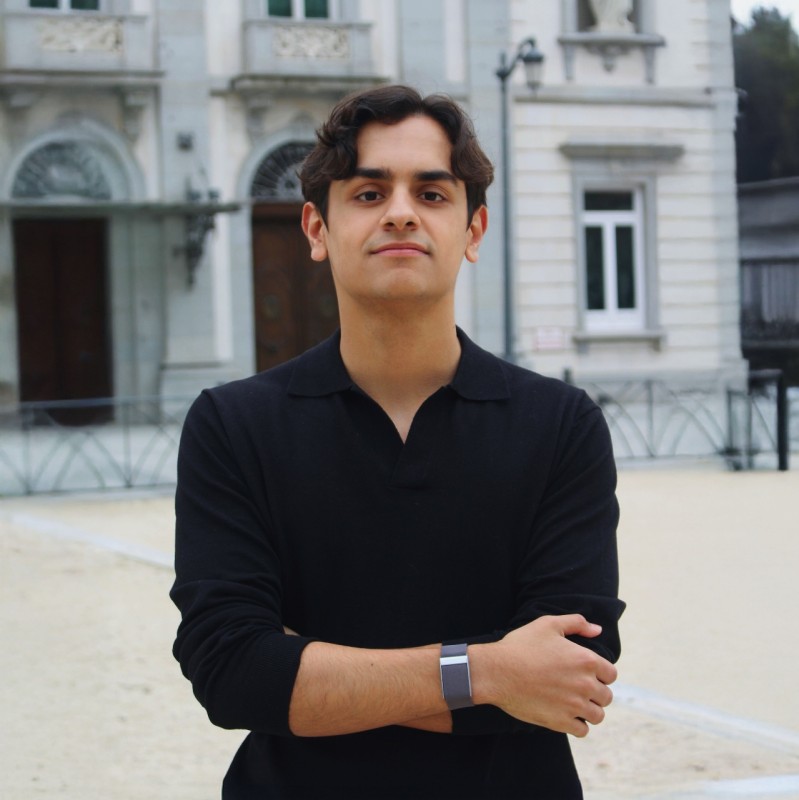 Portrait of Daniel Hayes, founder of EarlyBird.