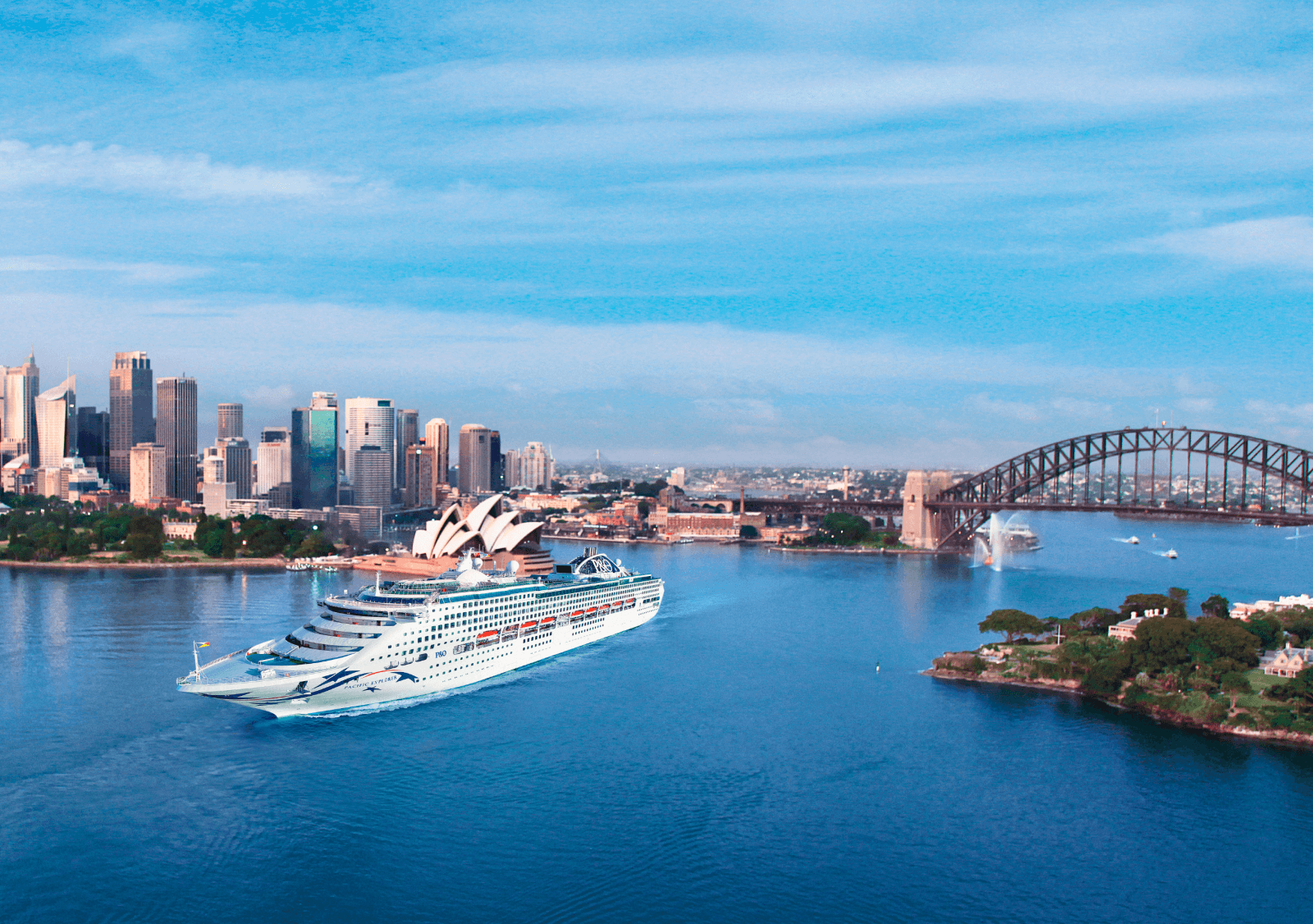 Photo of a P&O cruise liner in Sydney harbour