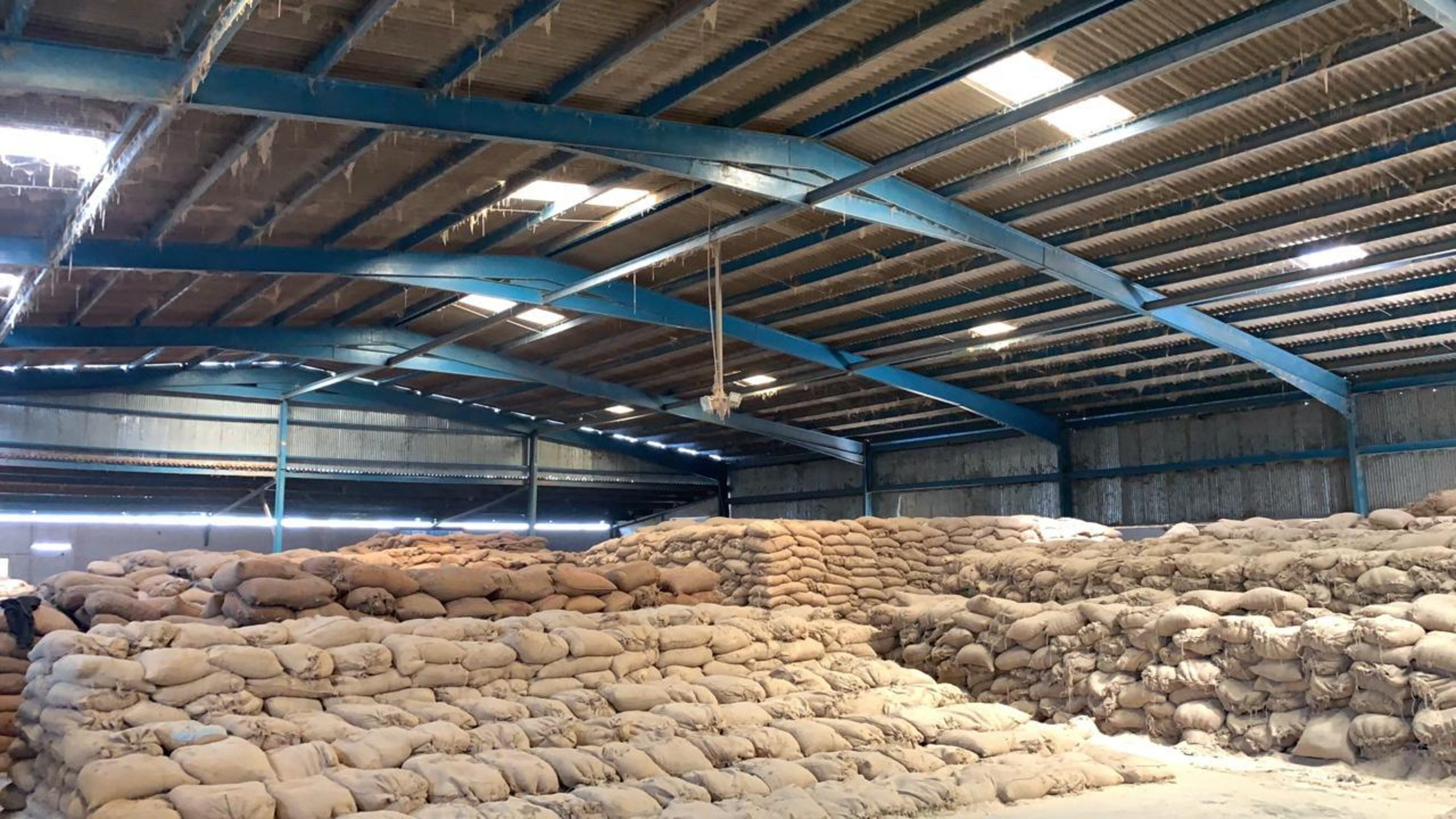 Hygienic cattle feed storage and processing unit