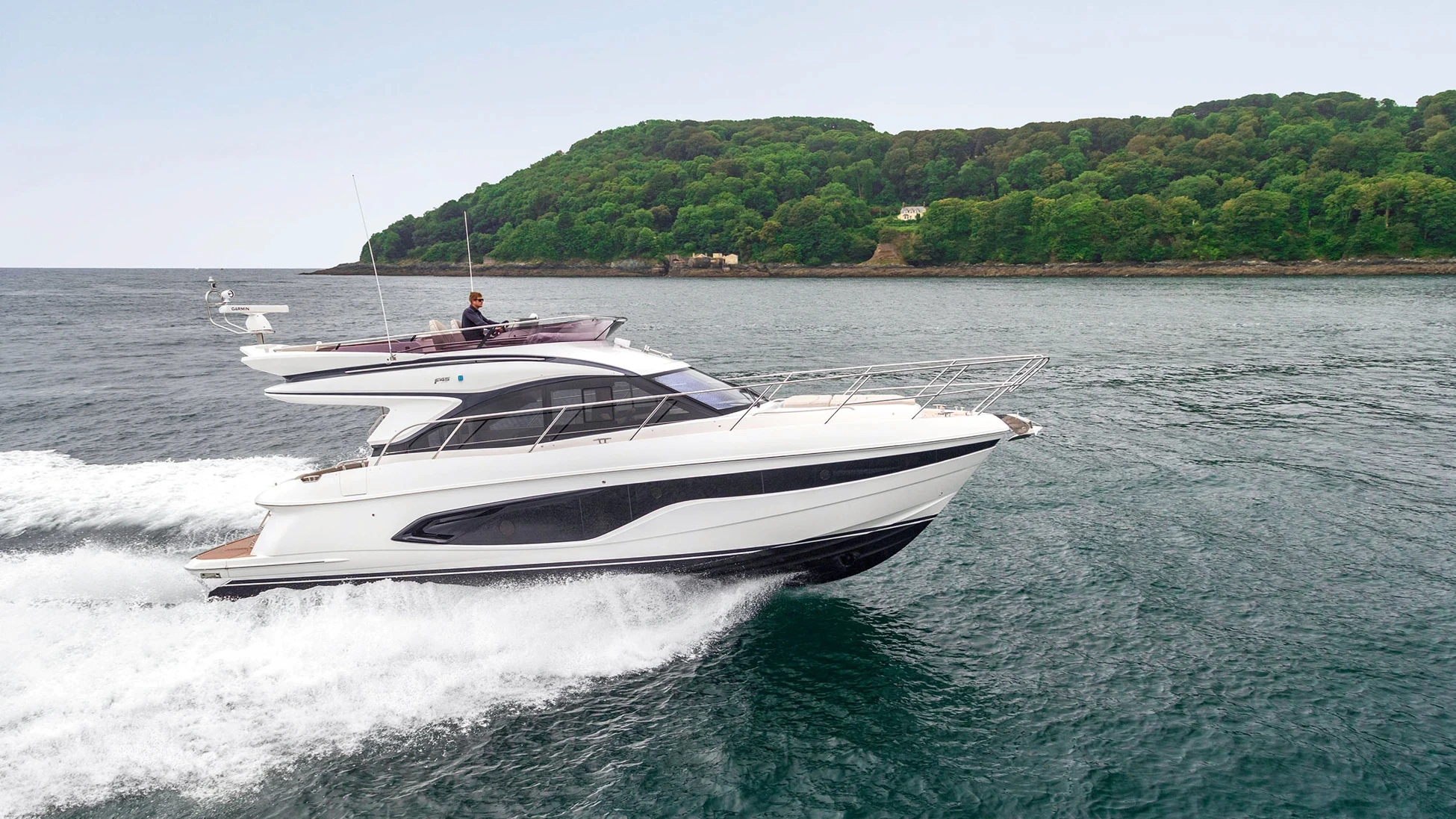 Princess F45 underway