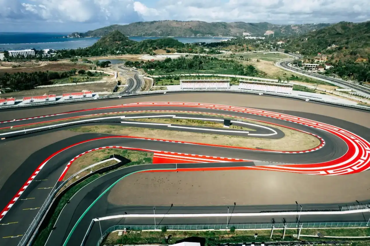 REDLINE track day hero — open pit lane and circuit