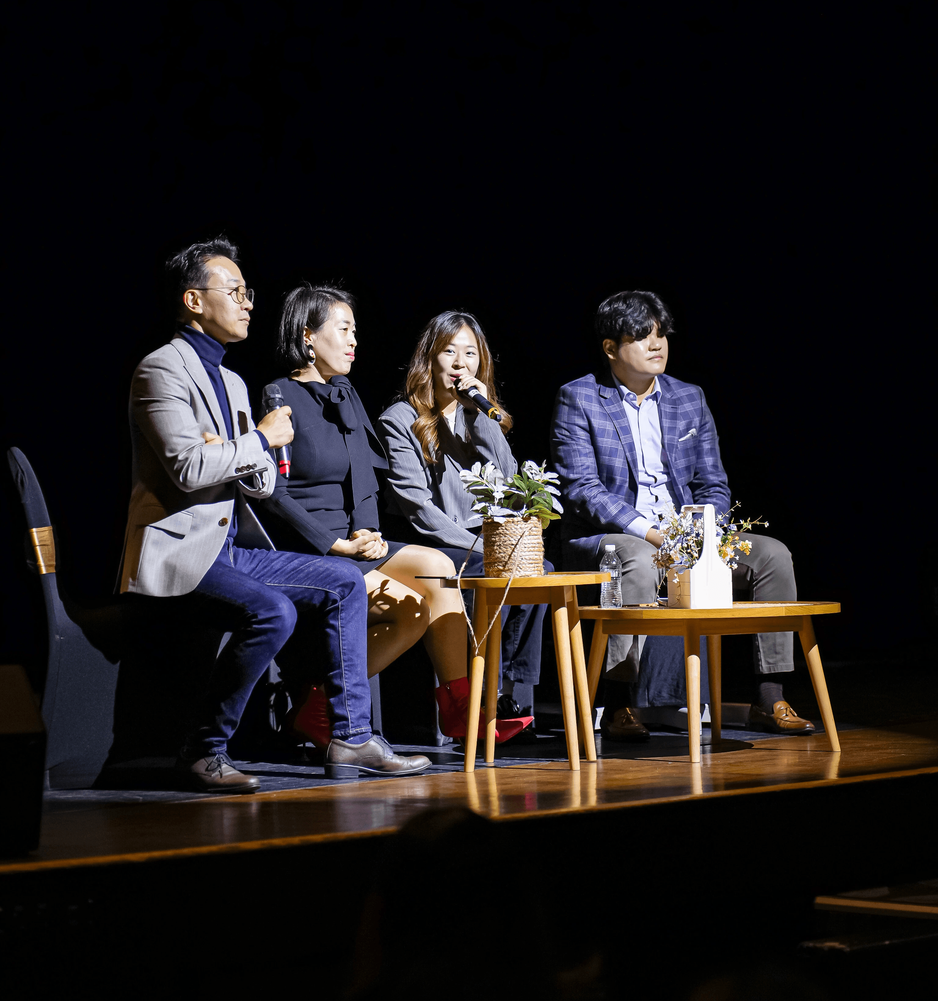 Woman talking on her smartphone.