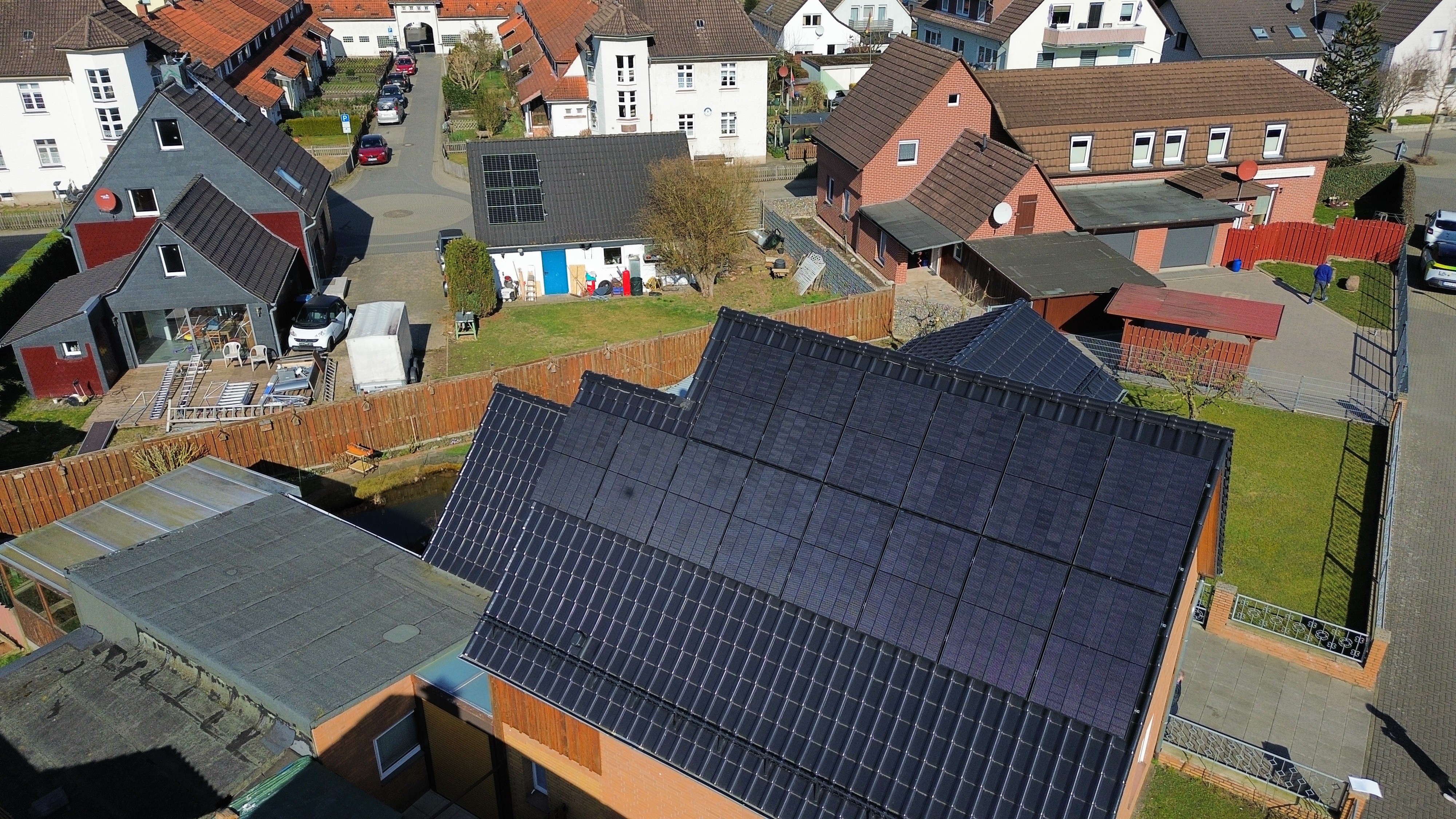 Dach mit PV-Anlage in Holzminden