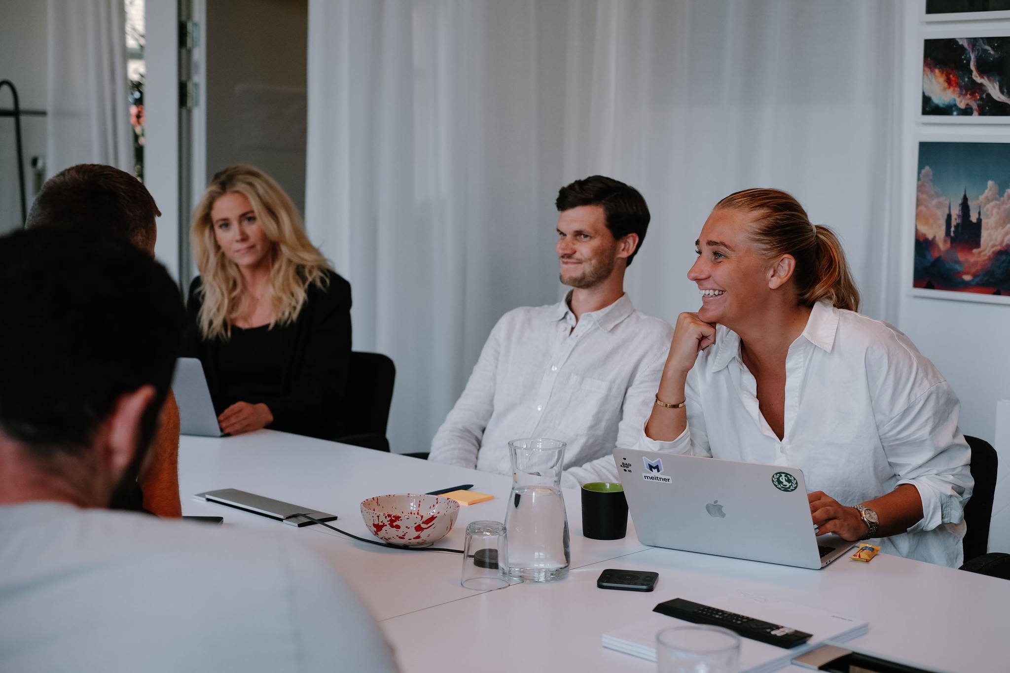 Team members working in the office - Sid marketing