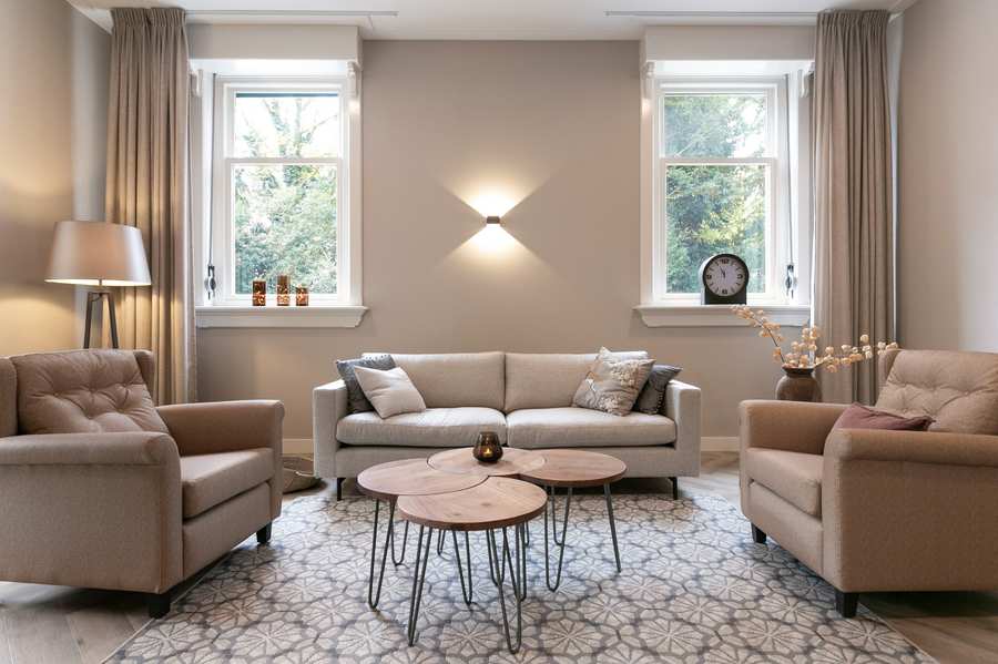 zithoek neutraal met greige muren 