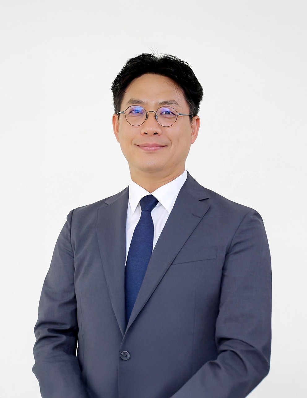 woman in black crew neck t-shirt wearing brown framed eyeglasses standing on rocky shore during