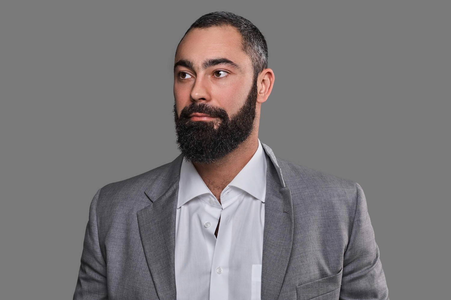 portrait businessman grey suit, thick beard