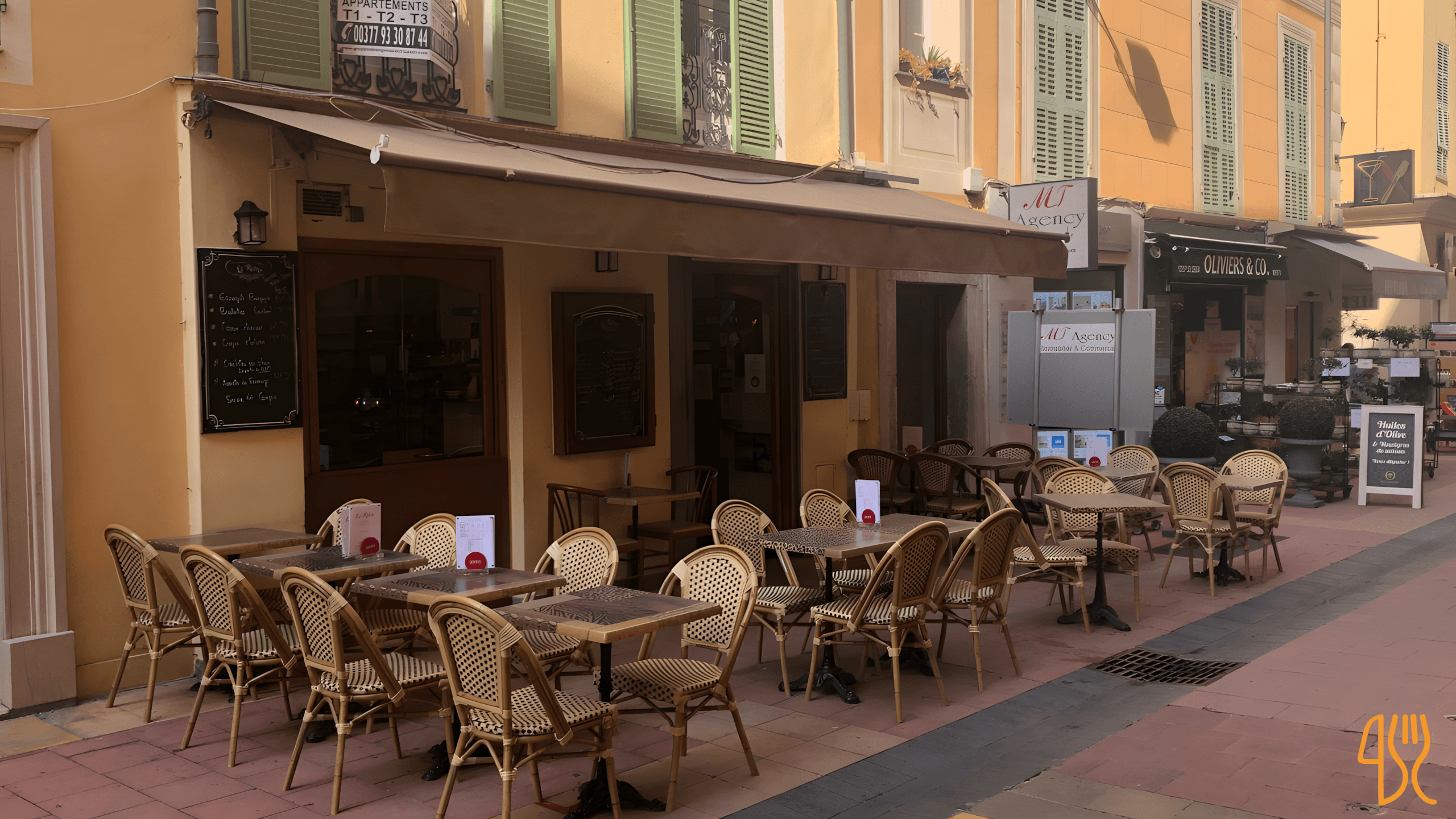 La terrase du bar le Rétro à Menton