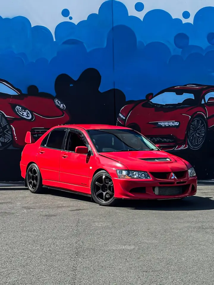Mitsubishi Lancer Évolution VIII rouge importée du Japon