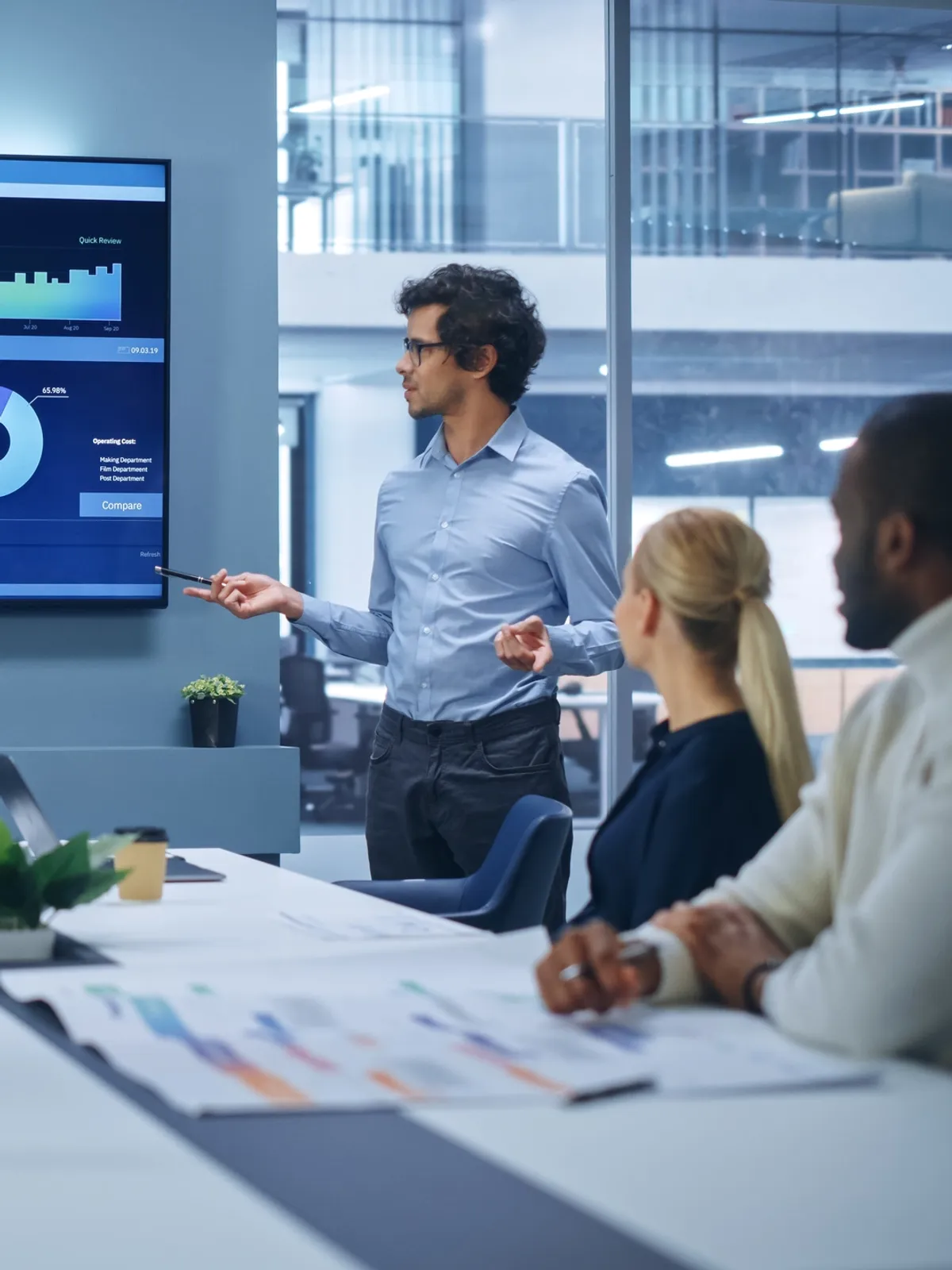Data and process consultant presenting AI-driven insights and optimization strategies to enterprise leadership team.