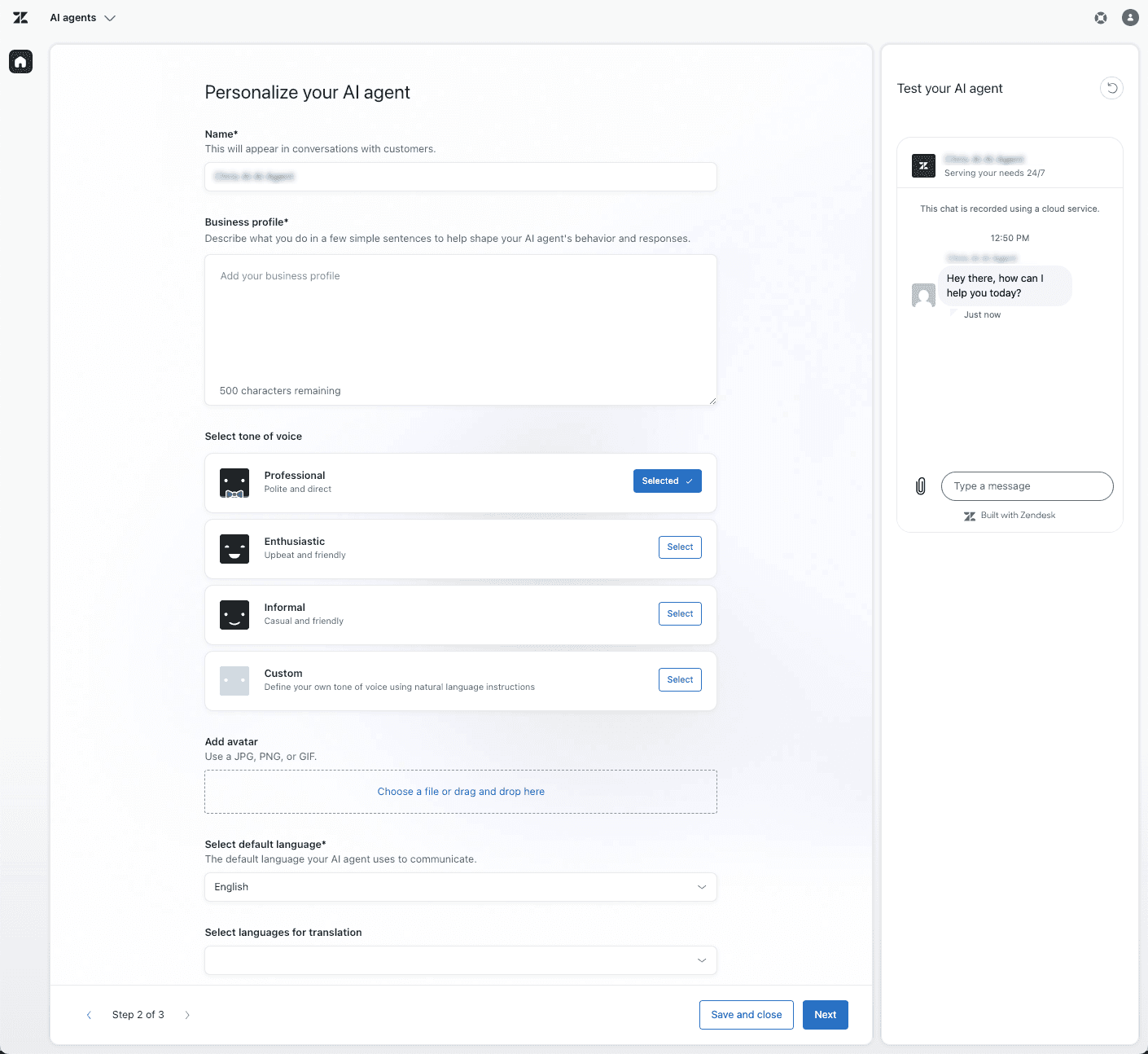 Kuvakaappaus Zendeskin AI-agentin luontiprosessin toisesta vaiheesta (Personalize). Näkymässä määritetään yritysprofiili, äänensävy (Tone of voice) sekä vastauskielet.