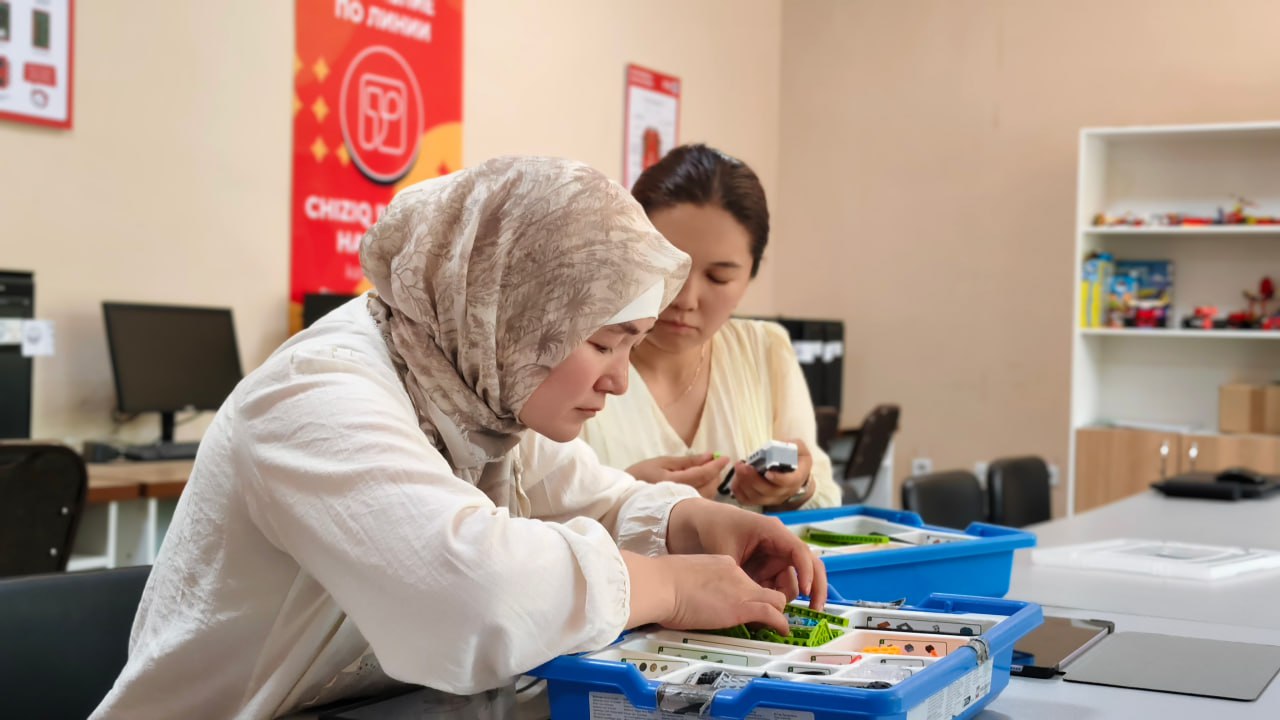 A man stading with Surfboard