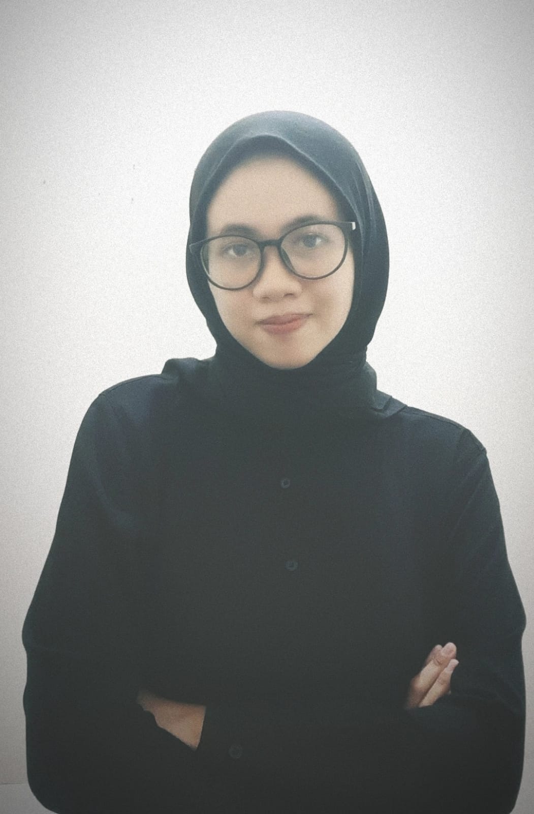 Iffah, mahasiswi S1 Manajemen Pendidikan. Hobi saya membaca buku dan mendengarkan musik. Saya disini berperan sebagai admin yang membantu mengelola komunikasi dan mendampingi alur layanan agar setiap kawan merasa aman dan didengar.