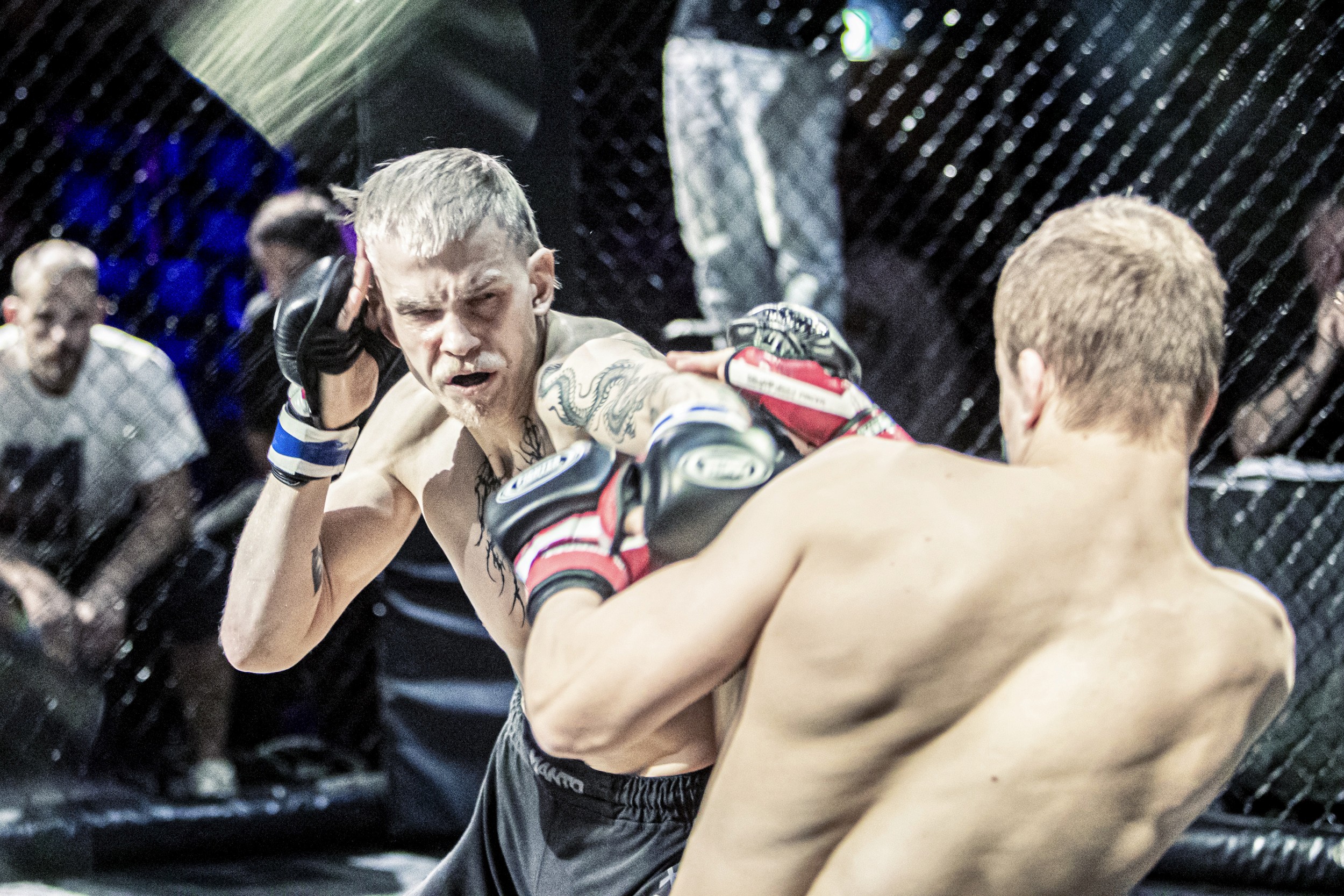 Viktor í bardaganum við Walter Björkroth. Ljósm.: Johan Rosén Photo