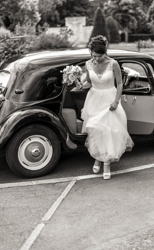 Album photo de luxe — French wedding photographer Paris — luxury wedding book France — Maison Elion — relique photographique rare — fragment intemporel — rituel artistique — photographe mariage haut de gamme — Seine-et-Marne 77 — album mariage bespoke sur mesure — timeless photography France — image symbolique — luxury French wedding photography