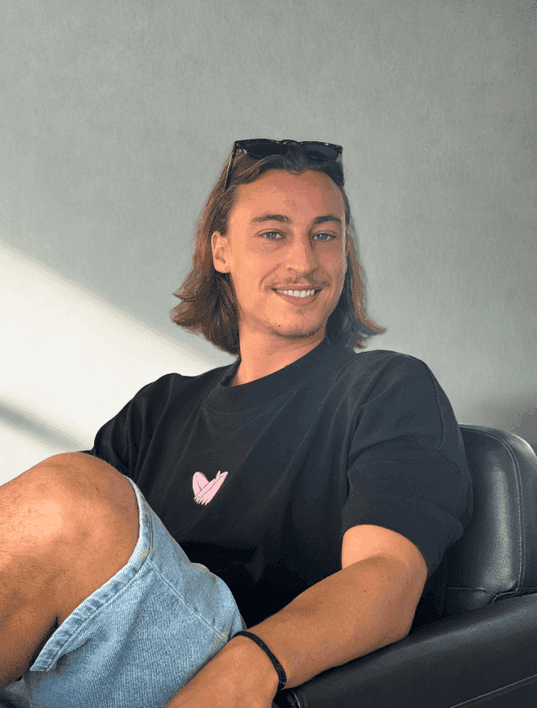 Portrait de Maël Amara, fondateur de Les Clés de la Maison à Font-Romeu, client Sleekly